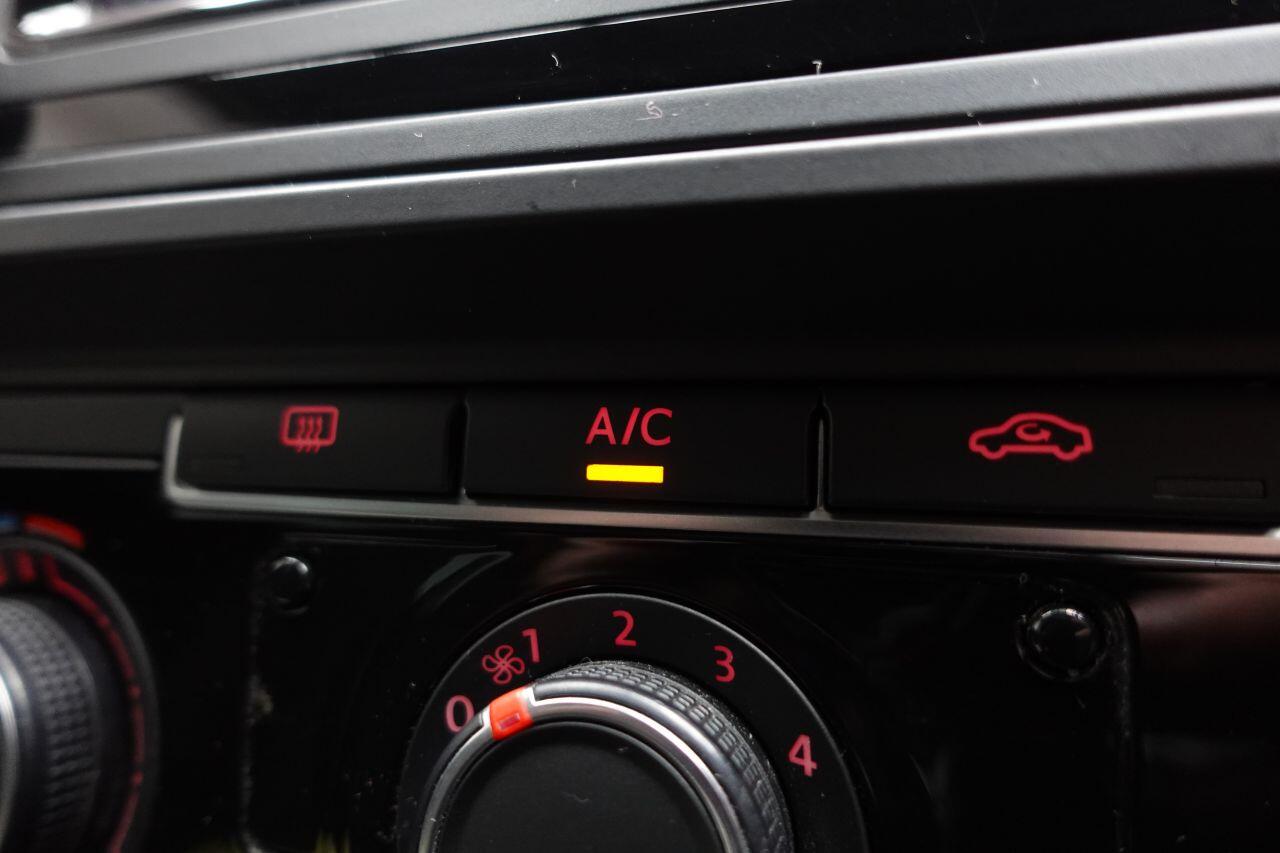 Volkswagen Jetta - Image 35