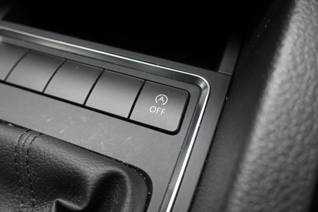 Volkswagen Jetta - Image 36