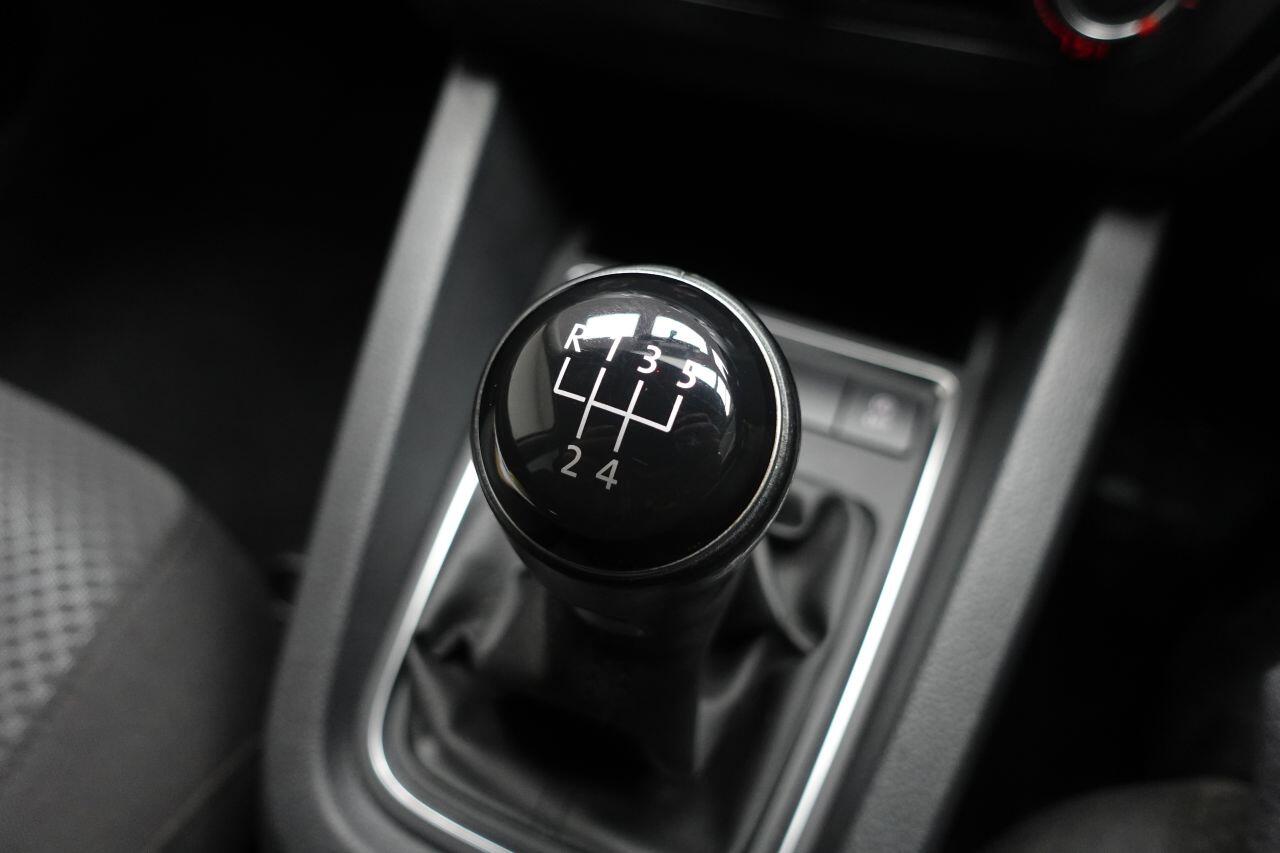 Volkswagen Jetta - Image 38