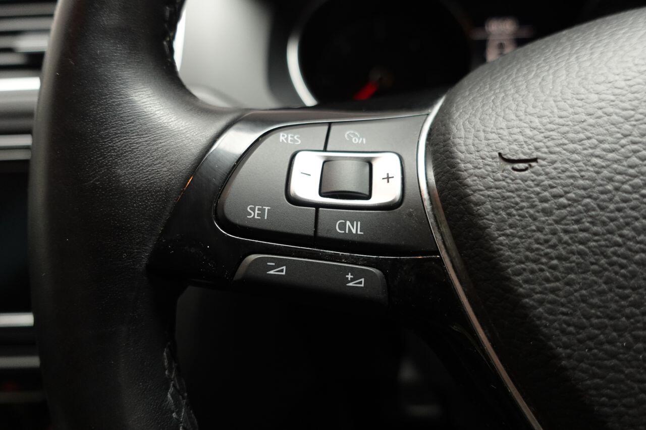 Volkswagen Jetta - Image 27