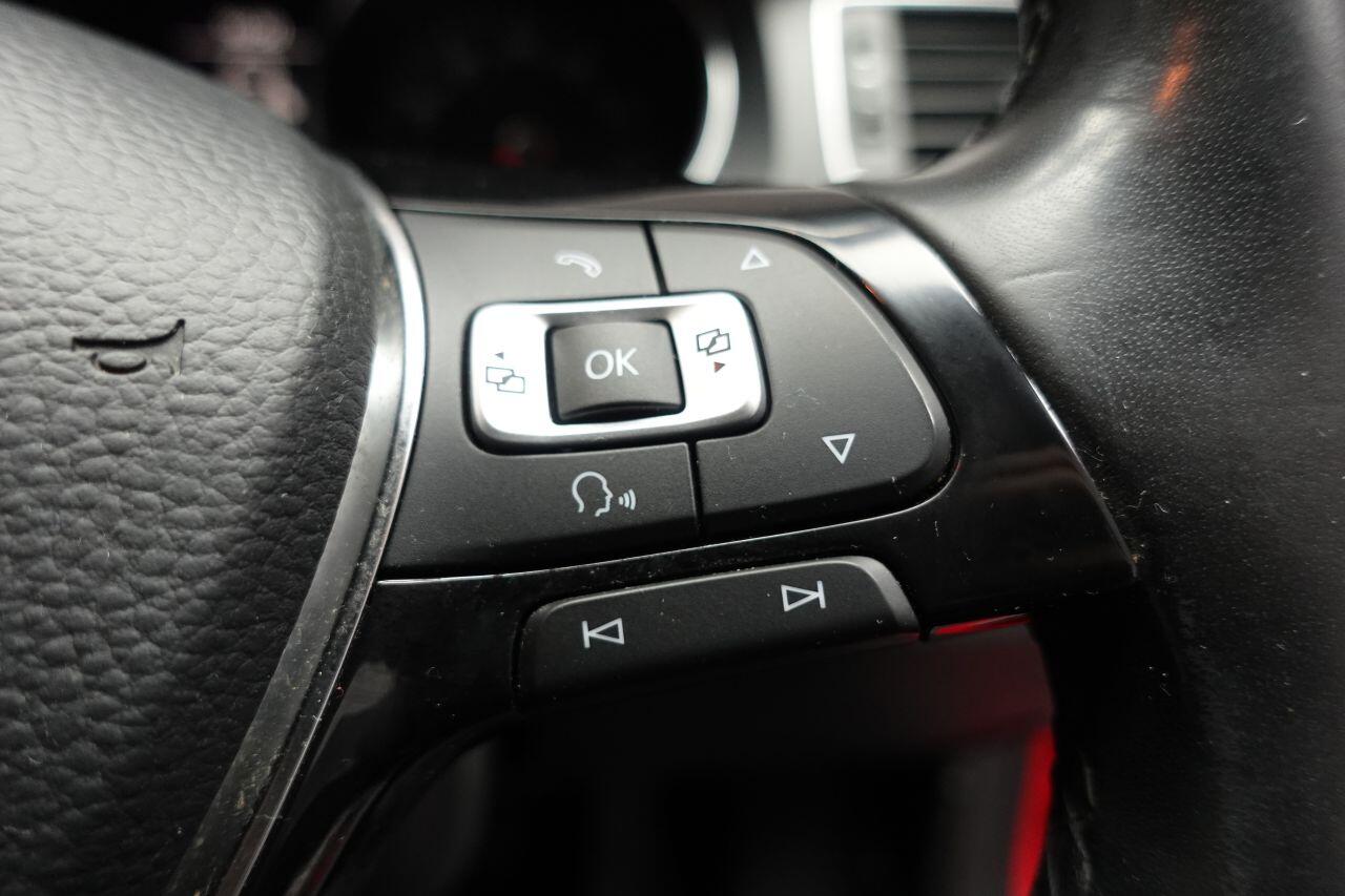 Volkswagen Jetta - Image 29