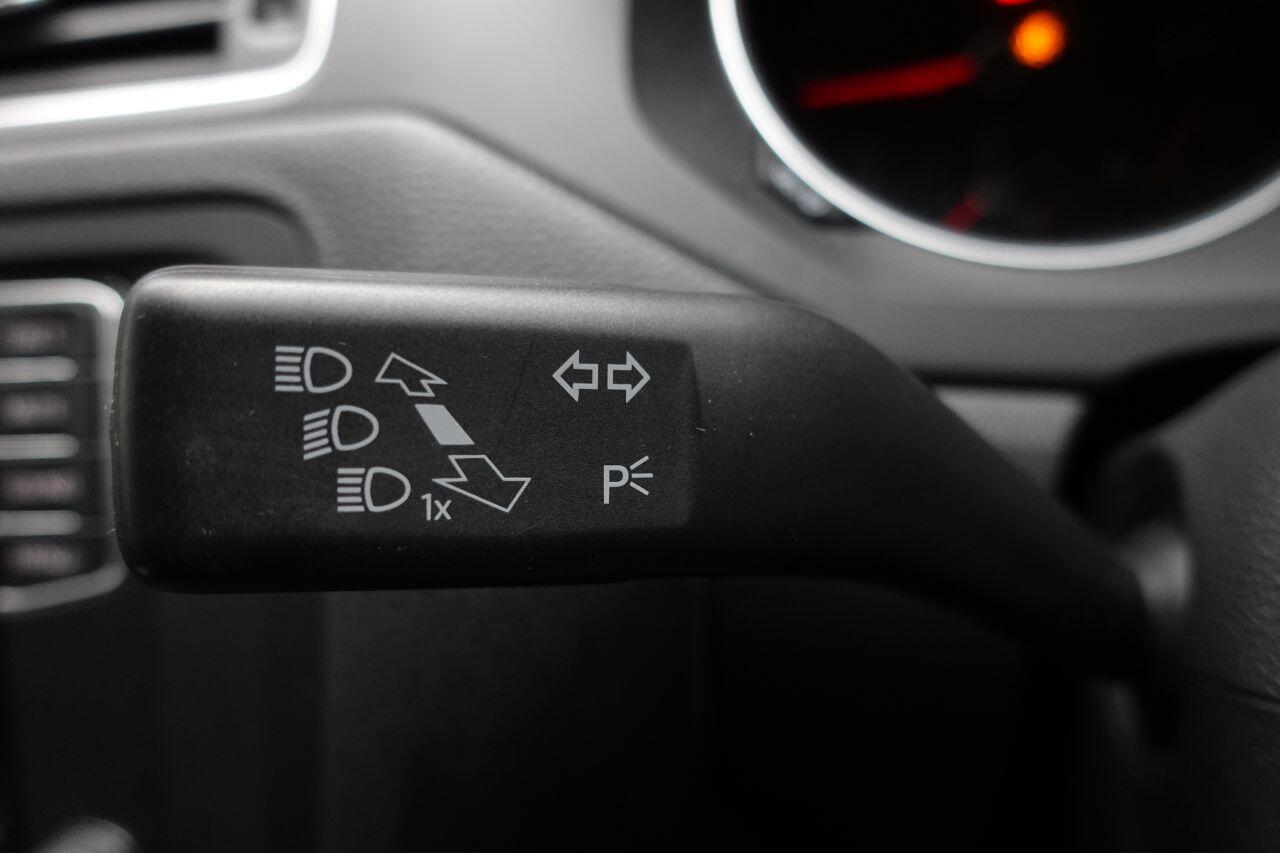 Volkswagen Jetta - Image 30