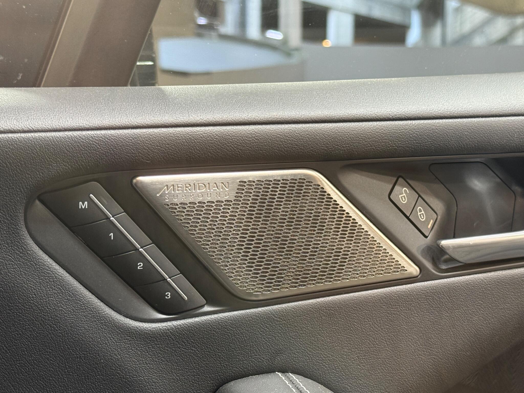 Jaguar I-Pace - Image 13