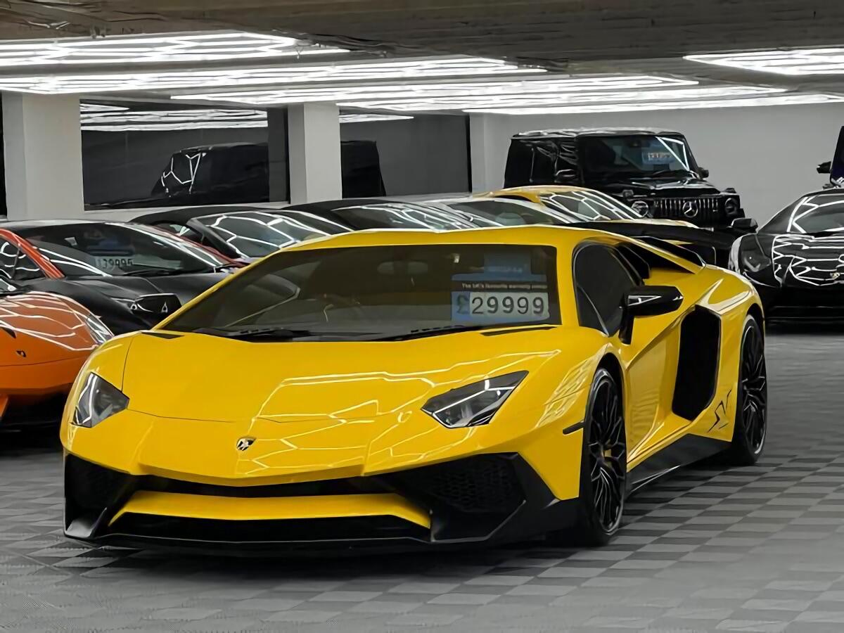 Lamborghini Aventador - Image 2