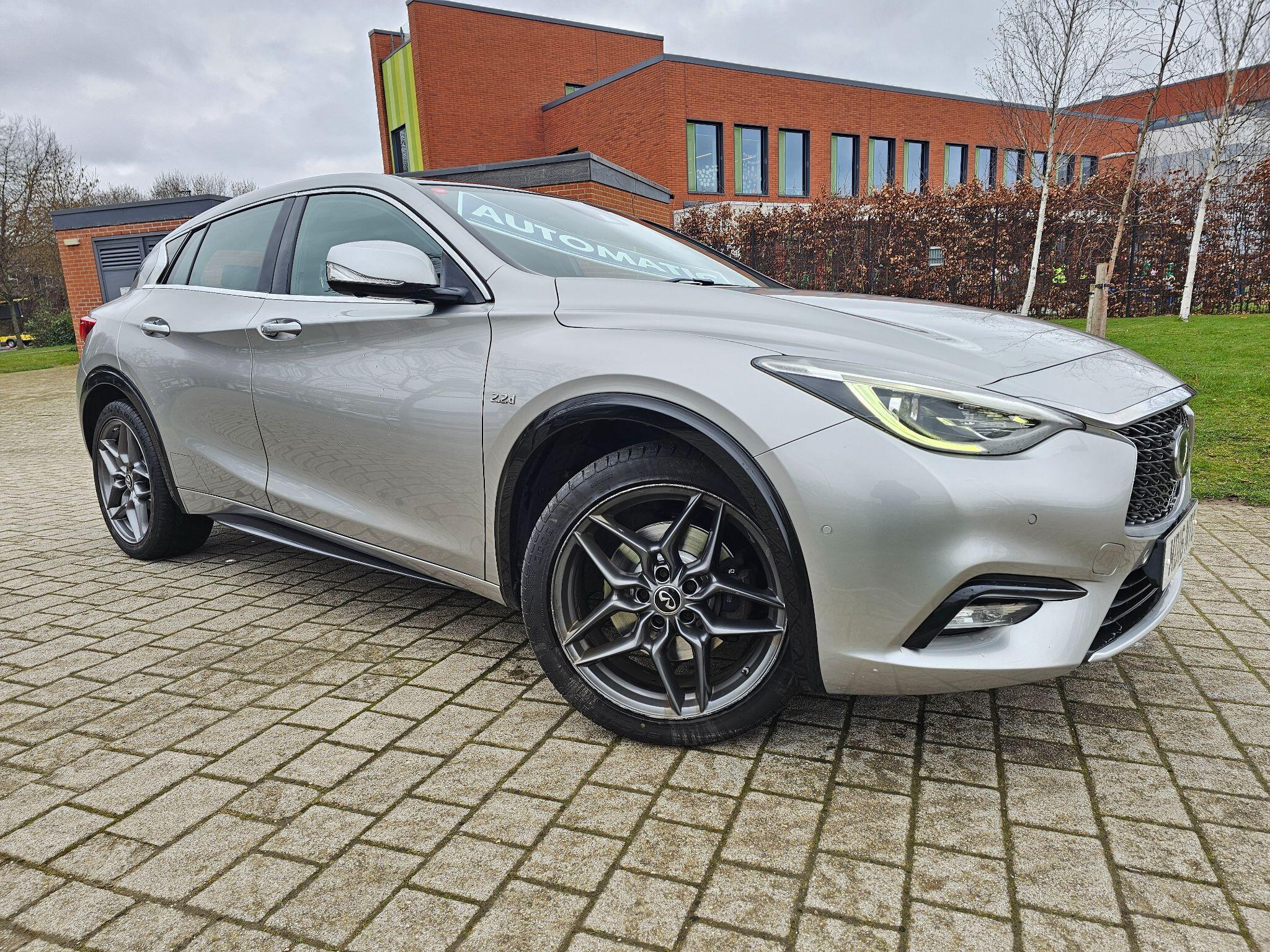 Infiniti Q30