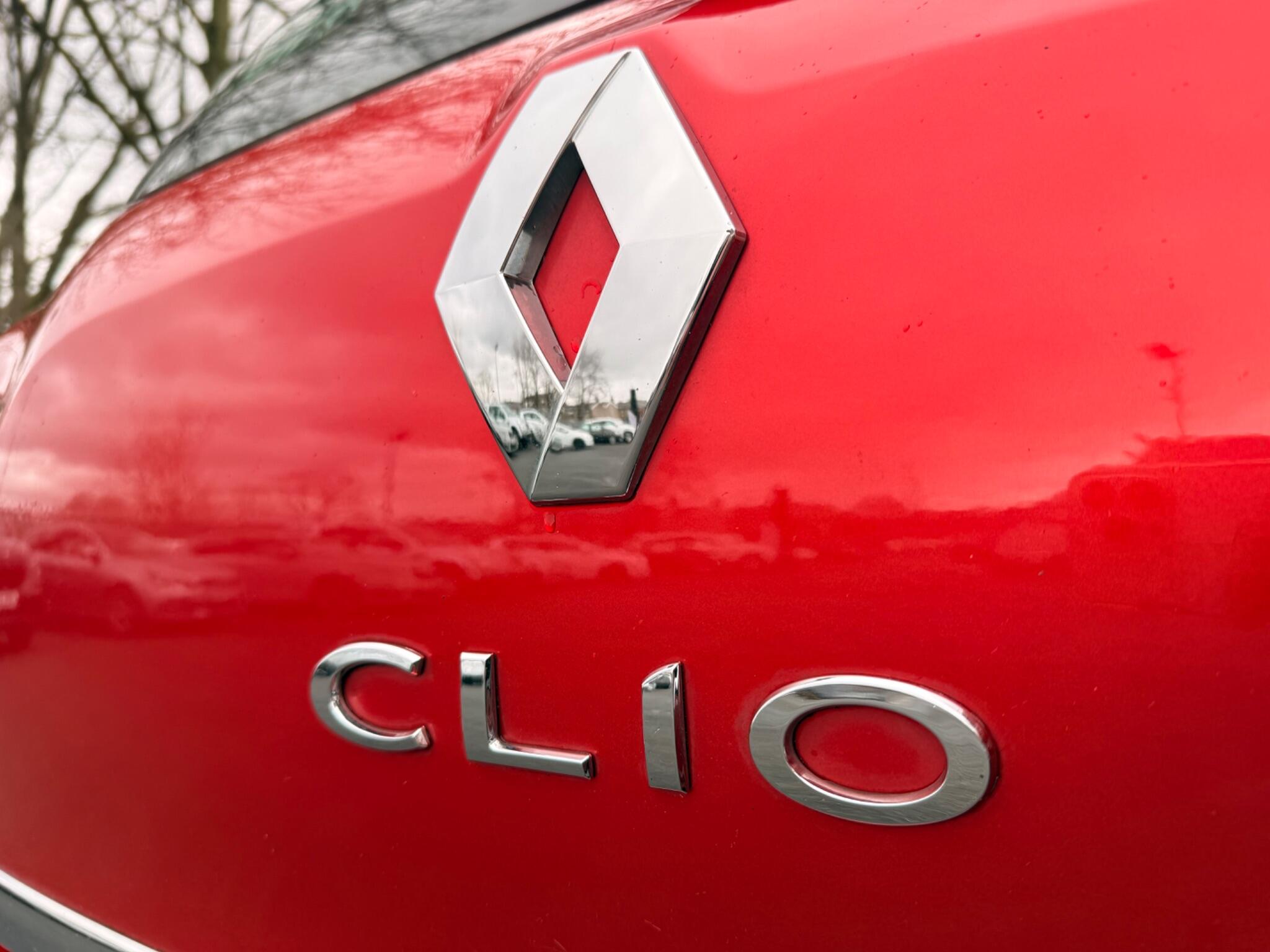 Renault Clio - Image 56