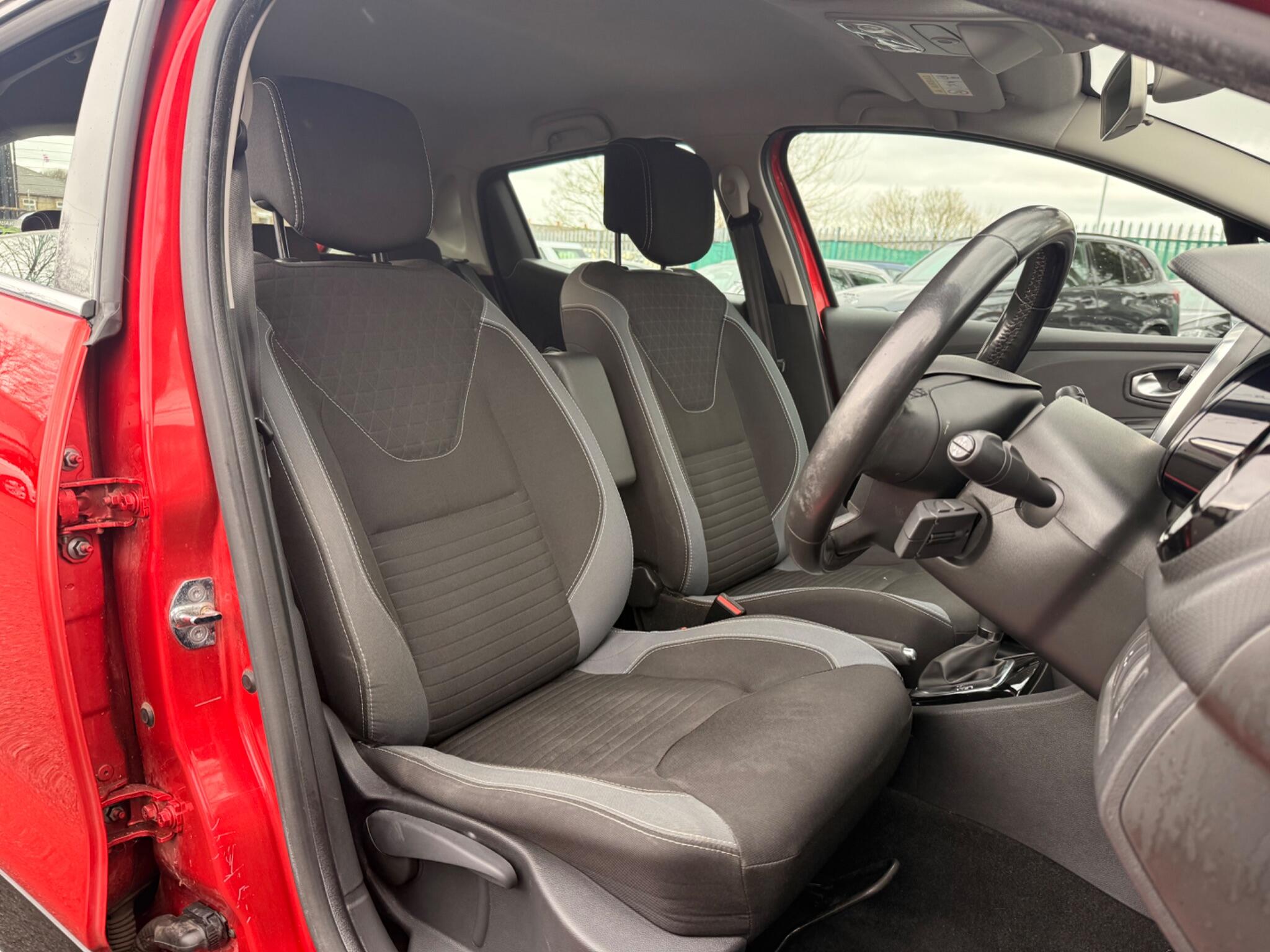 Renault Clio - Image 17