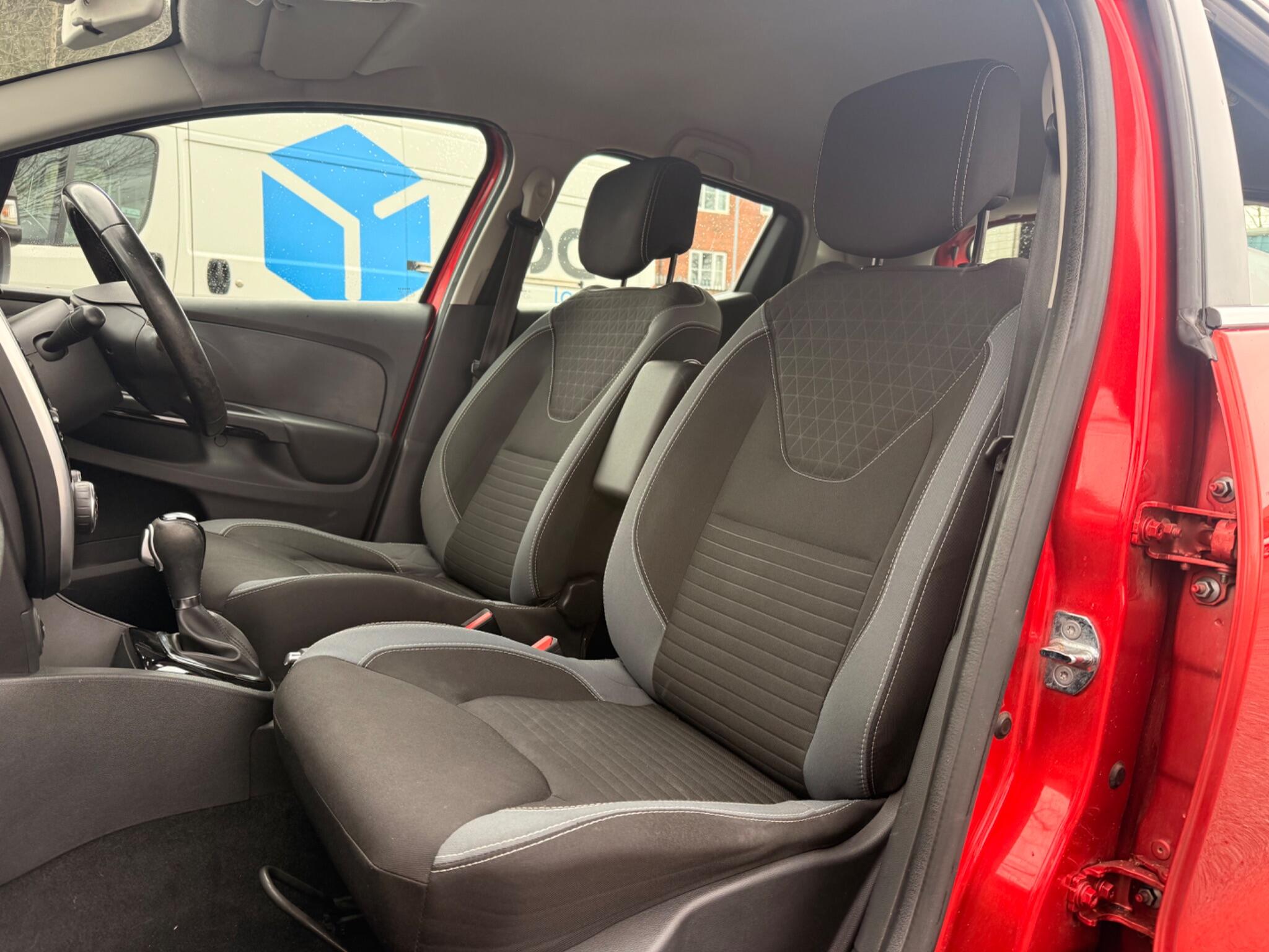 Renault Clio - Image 18
