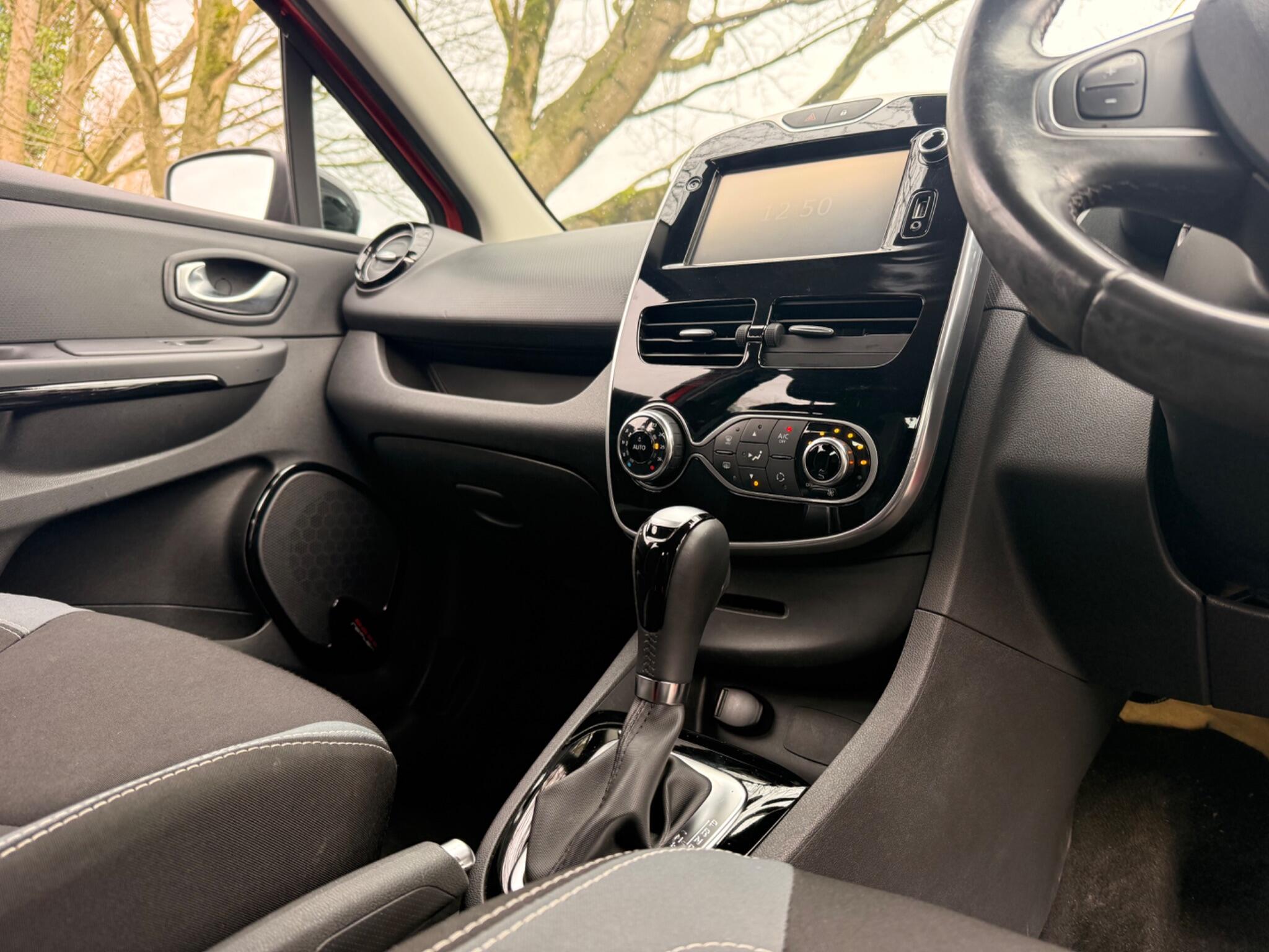 Renault Clio - Image 22