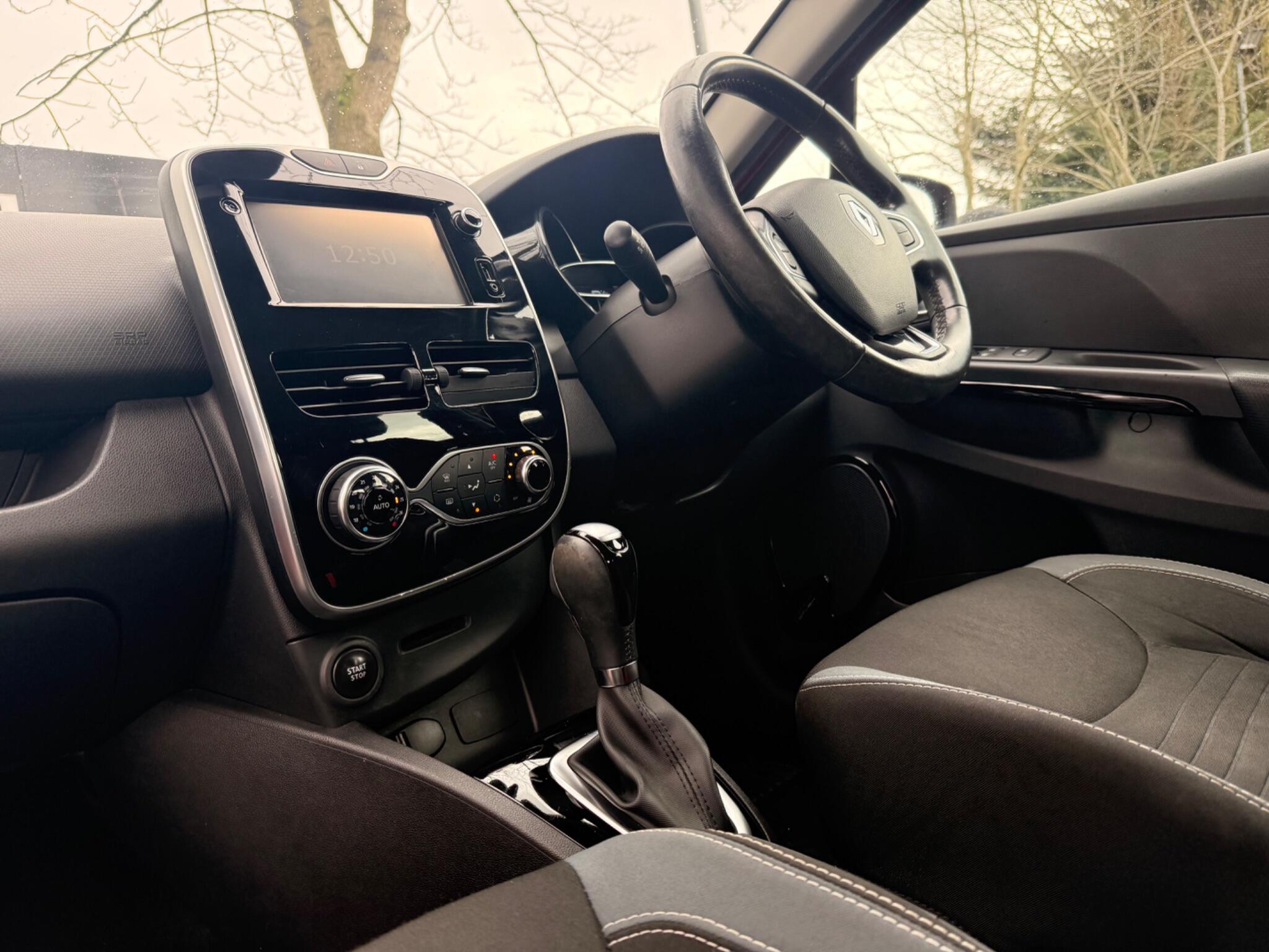Renault Clio - Image 21