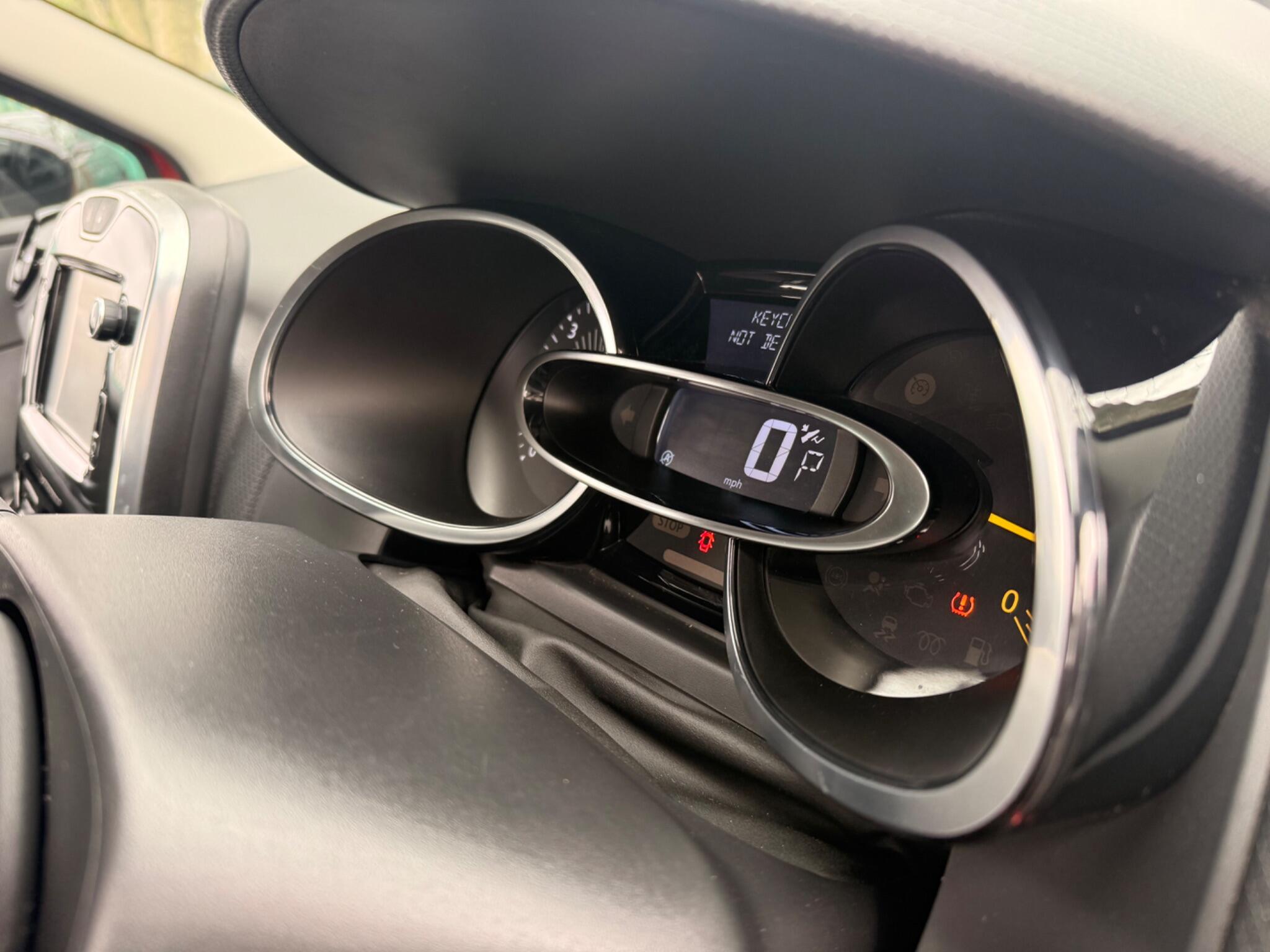 Renault Clio - Image 23