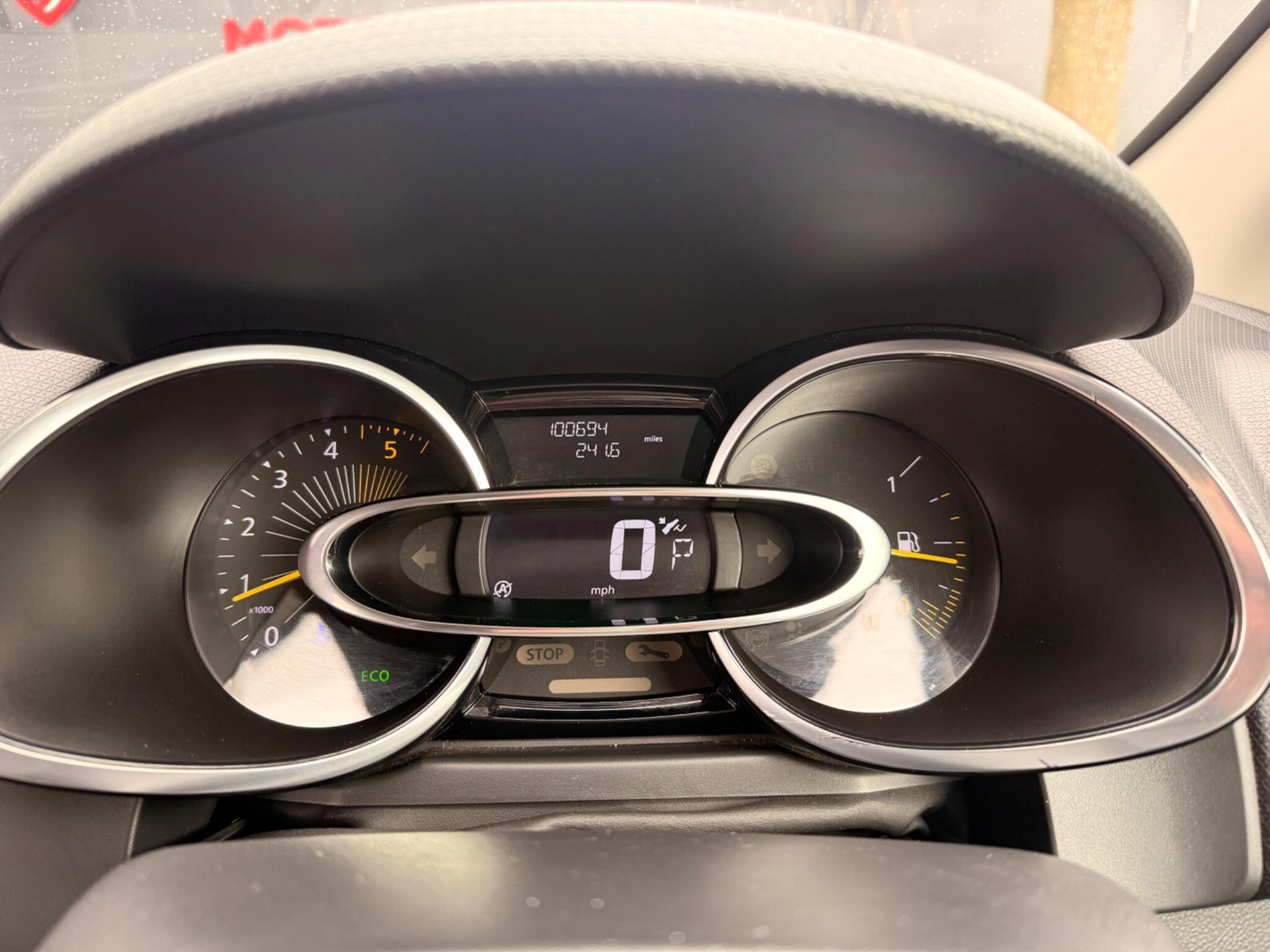 Renault Clio - Image 36