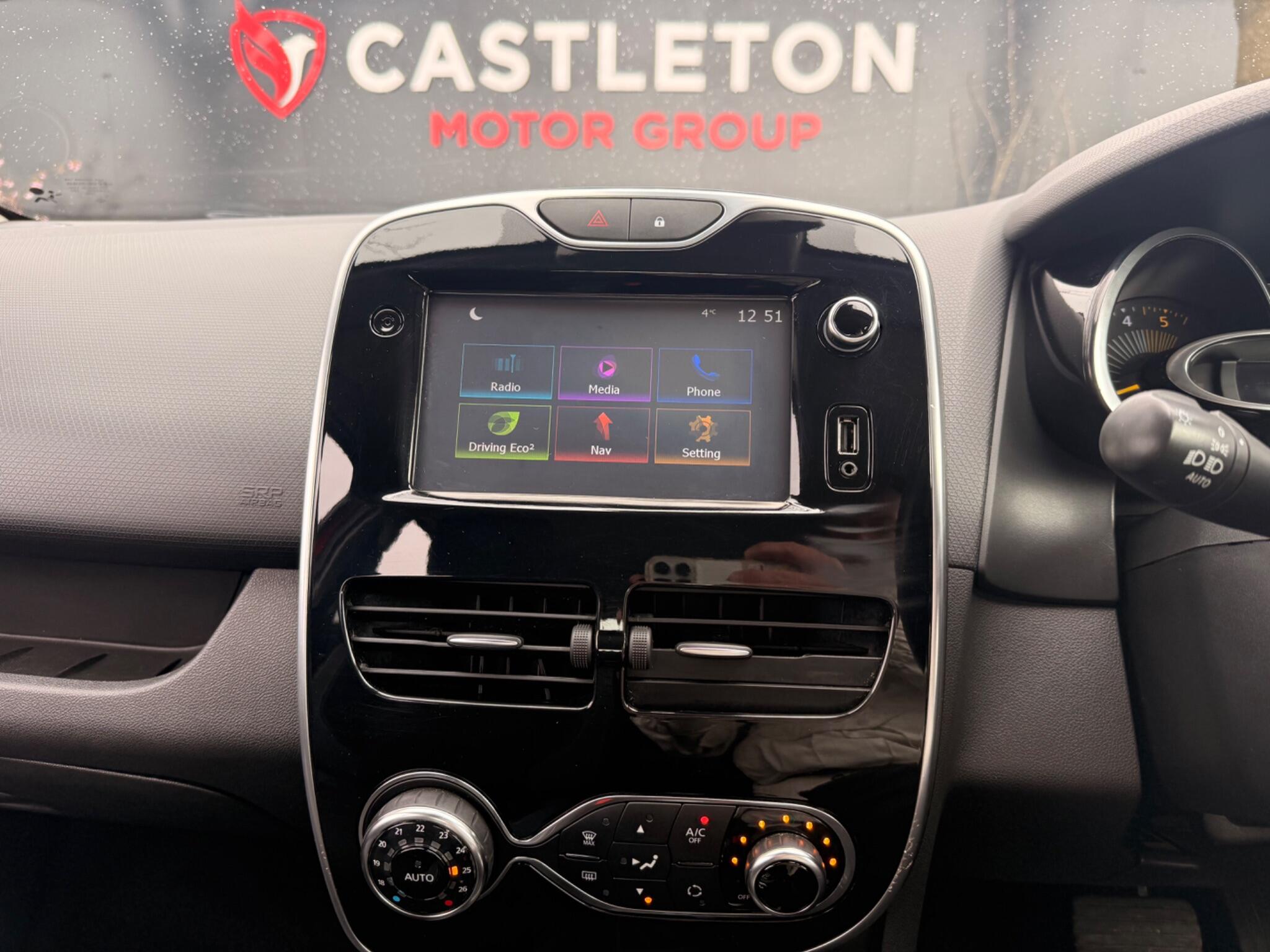 Renault Clio - Image 37