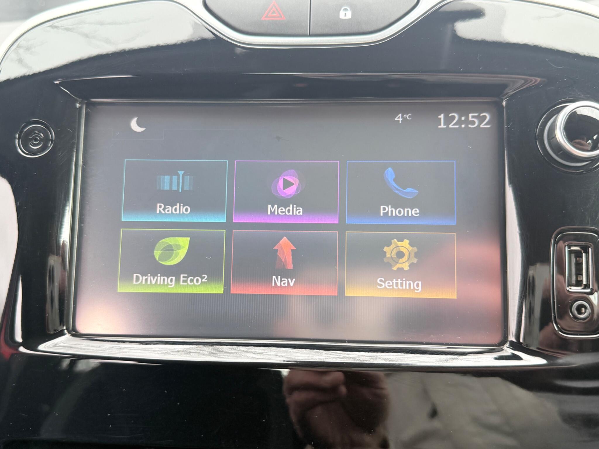 Renault Clio - Image 38