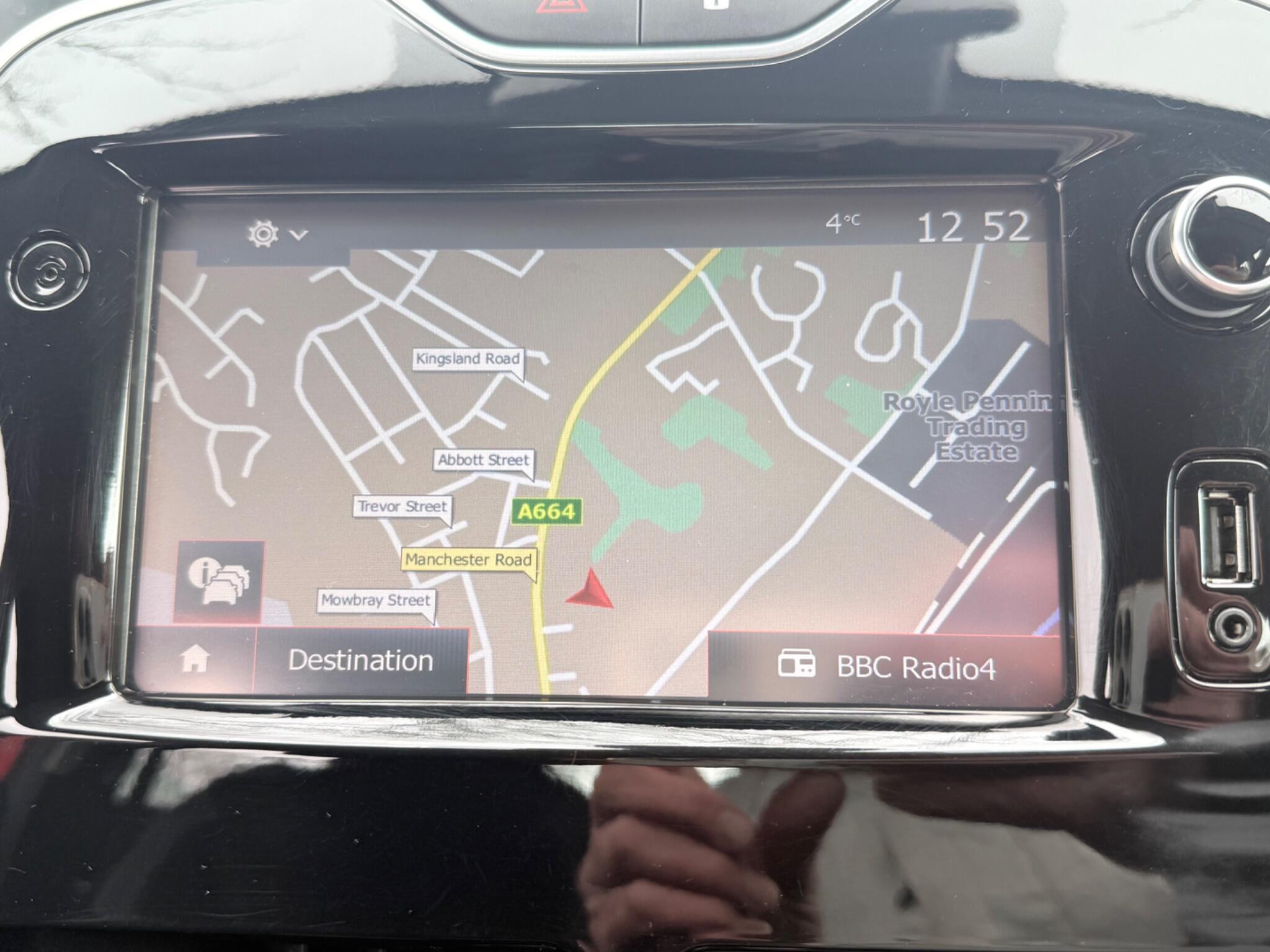 Renault Clio - Image 39