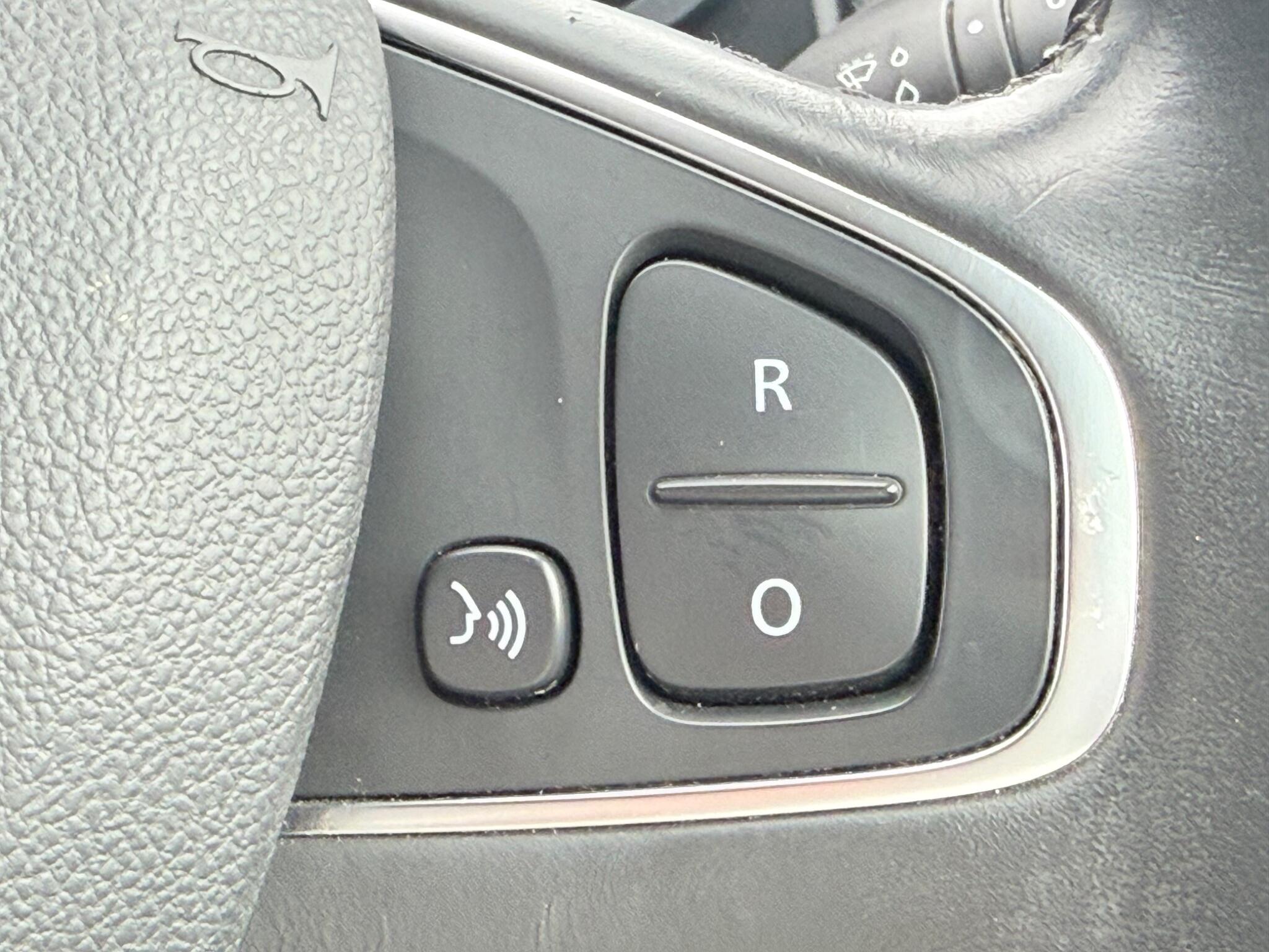 Renault Clio - Image 26