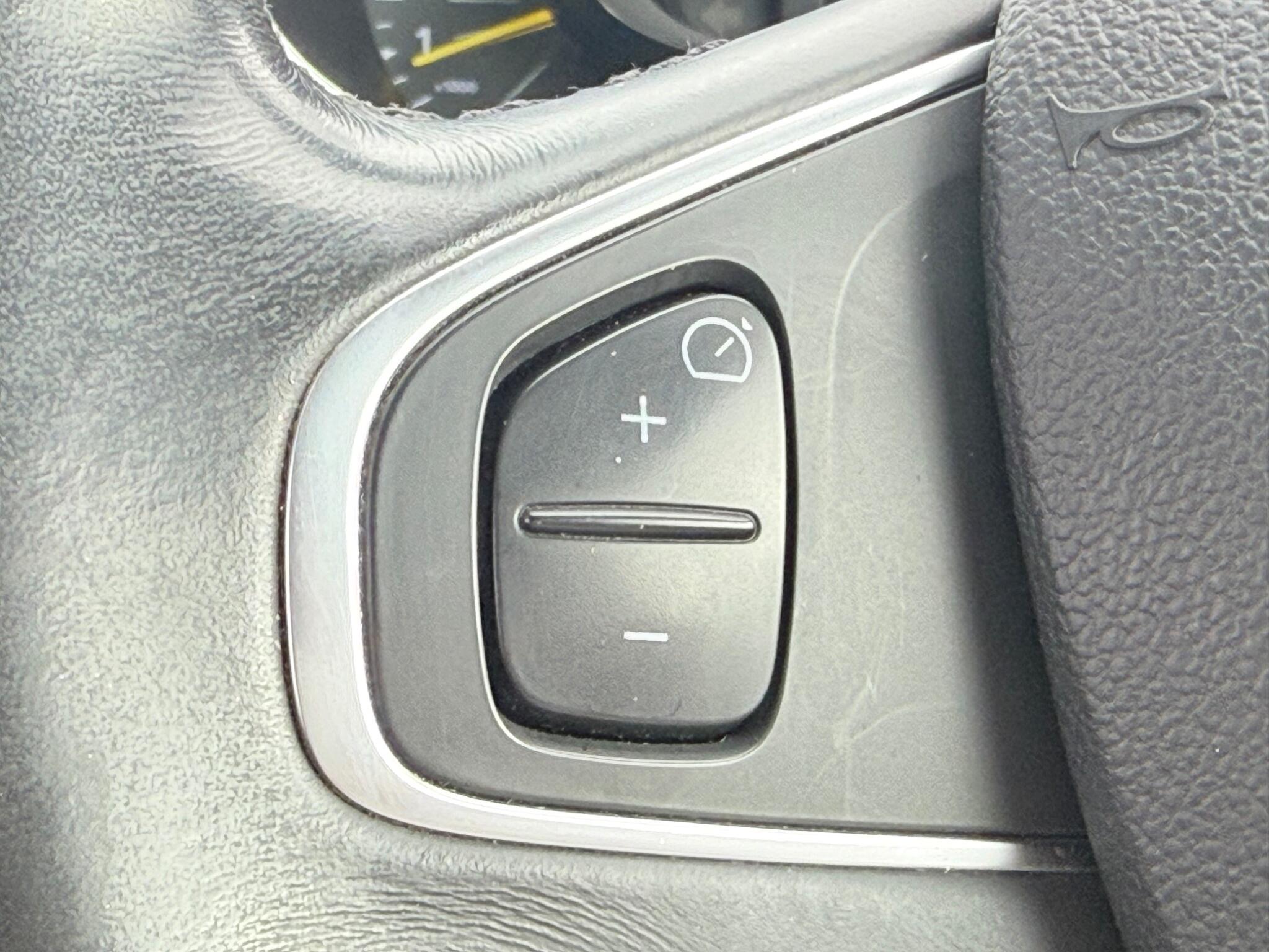 Renault Clio - Image 25