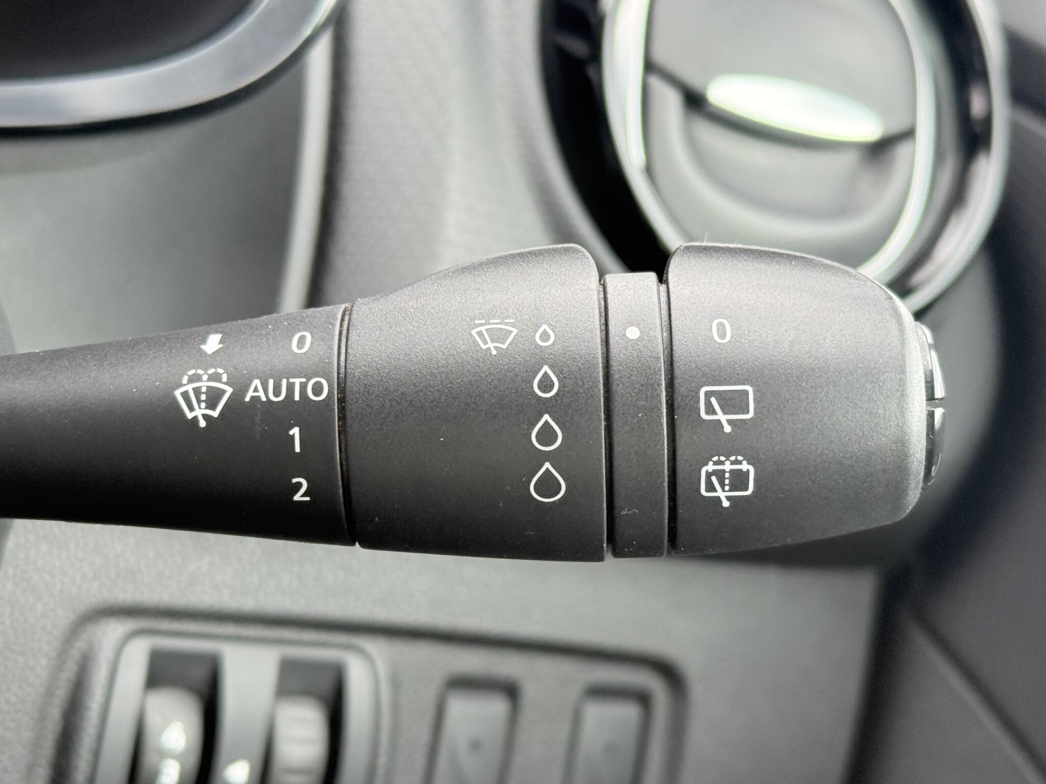 Renault Clio - Image 28