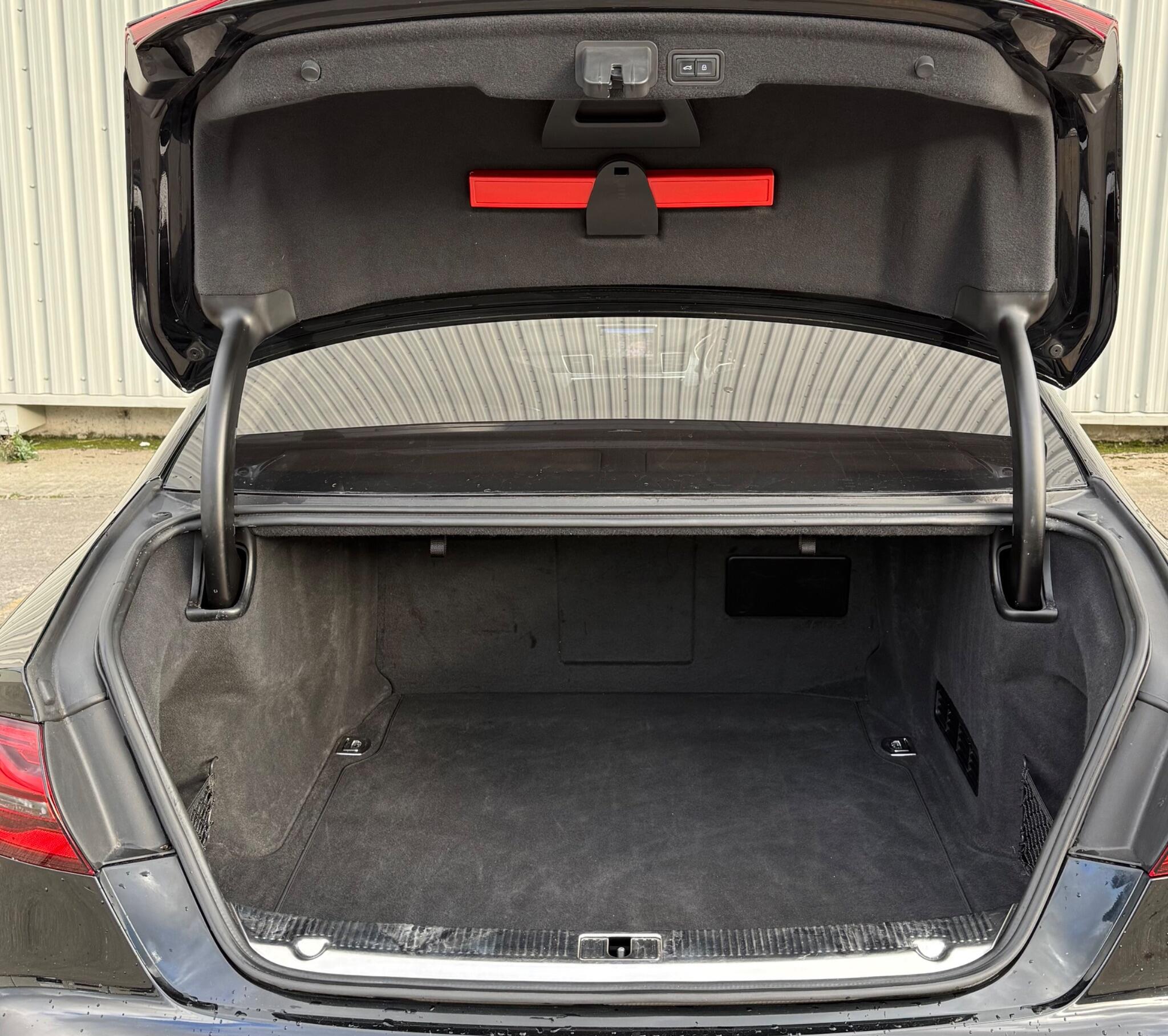 Audi A8 - Image 29