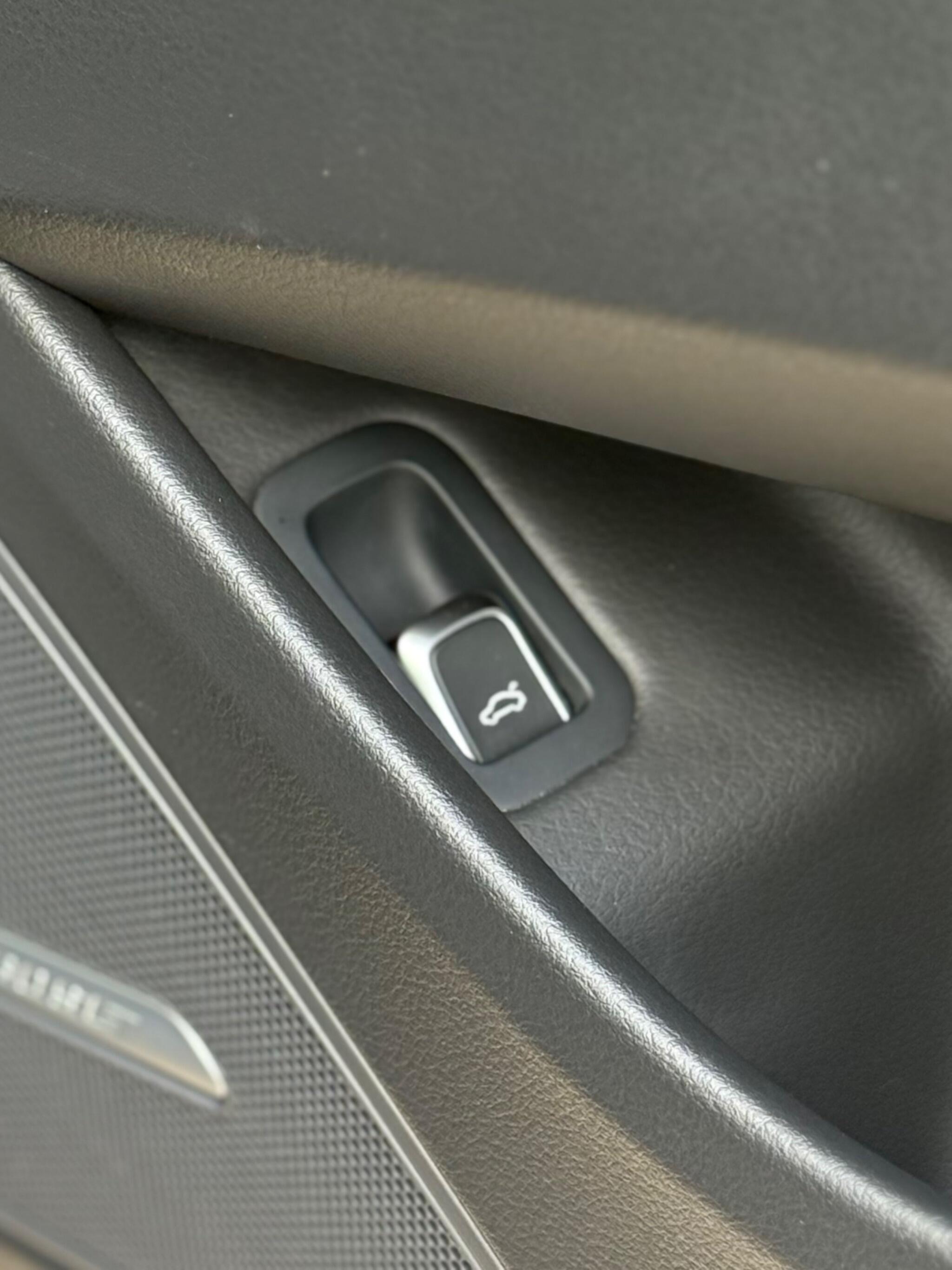 Audi A8 - Image 55