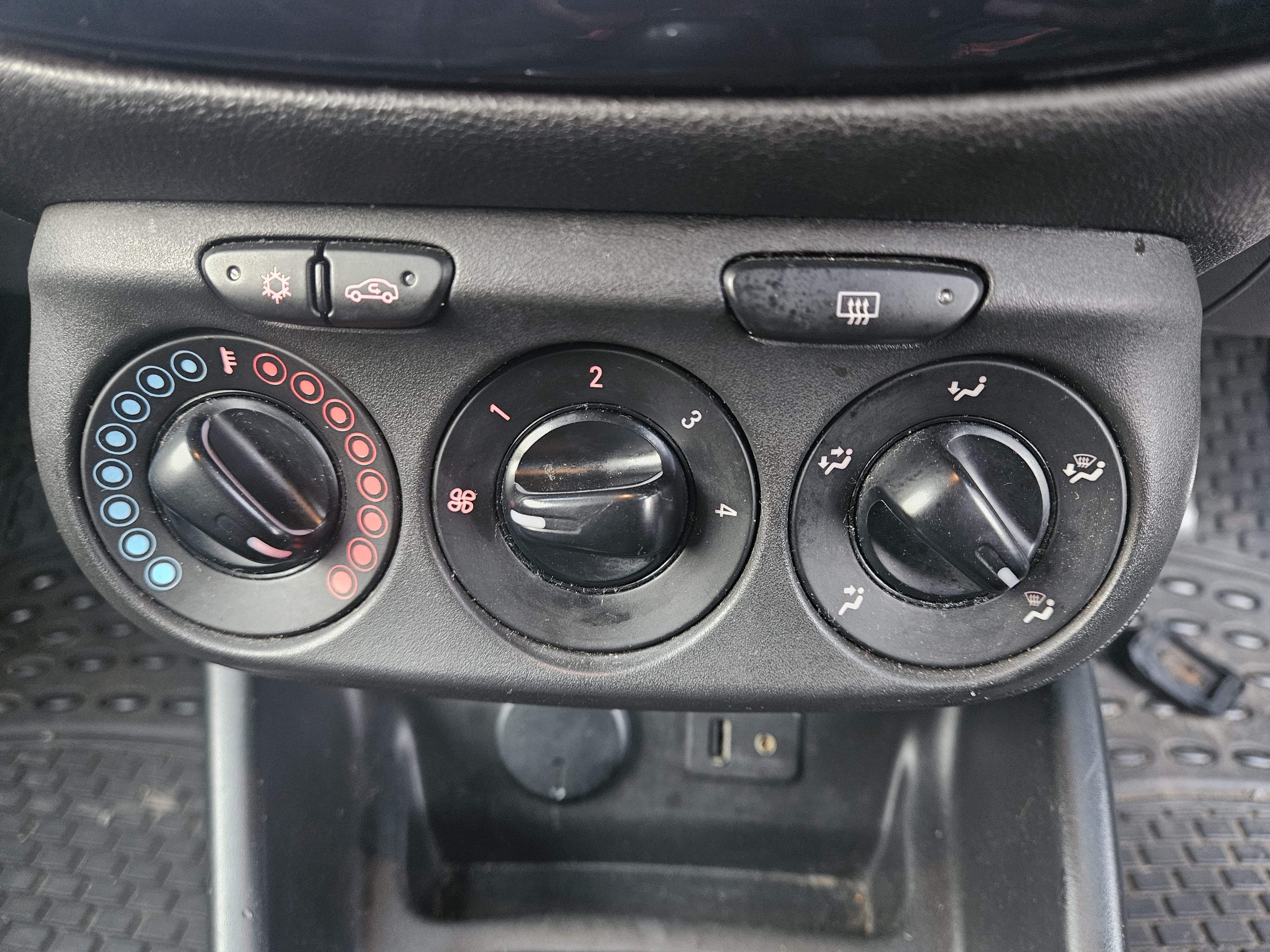 Vauxhall Corsa - Image 14