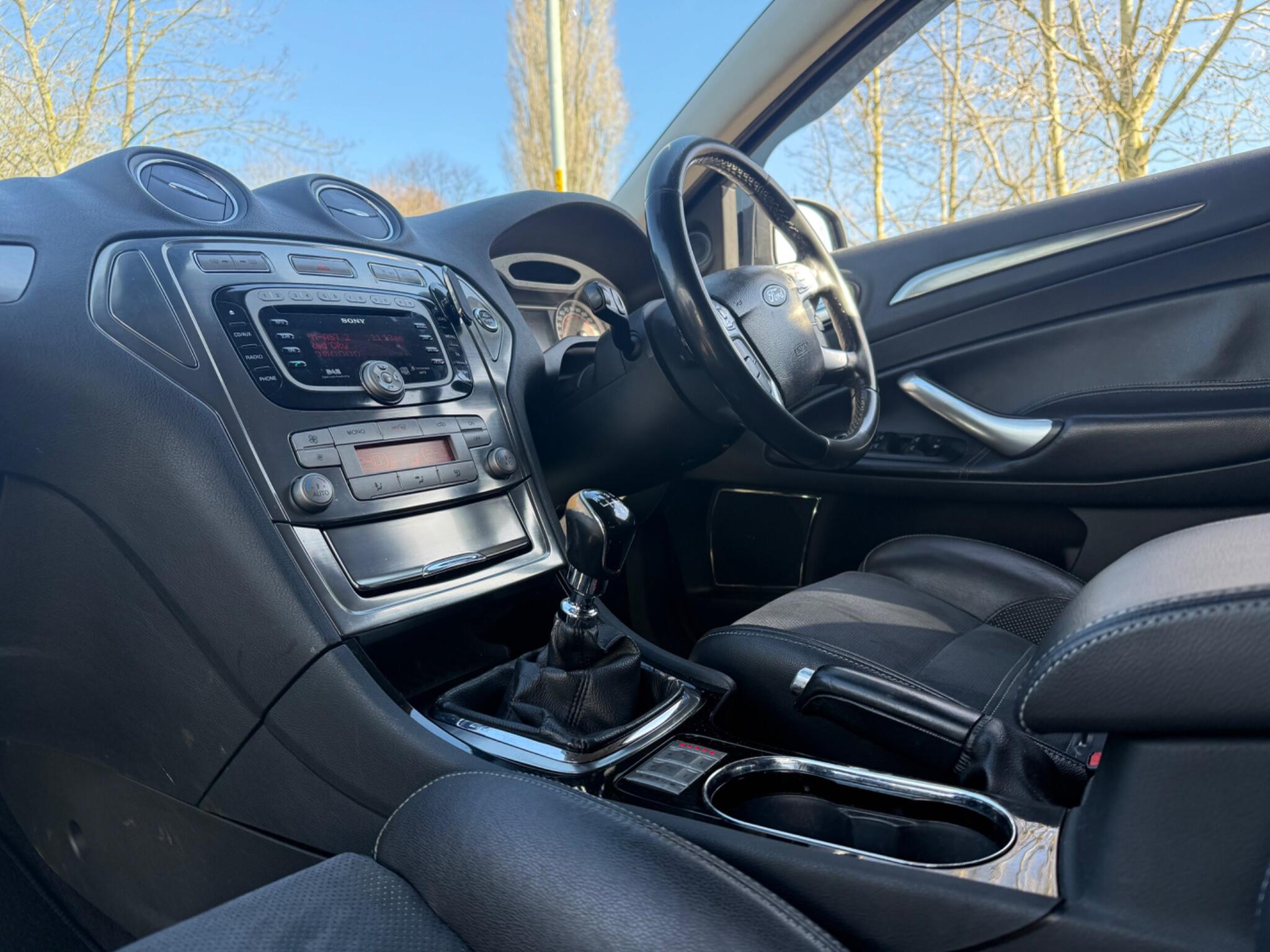 Ford Mondeo - Image 14