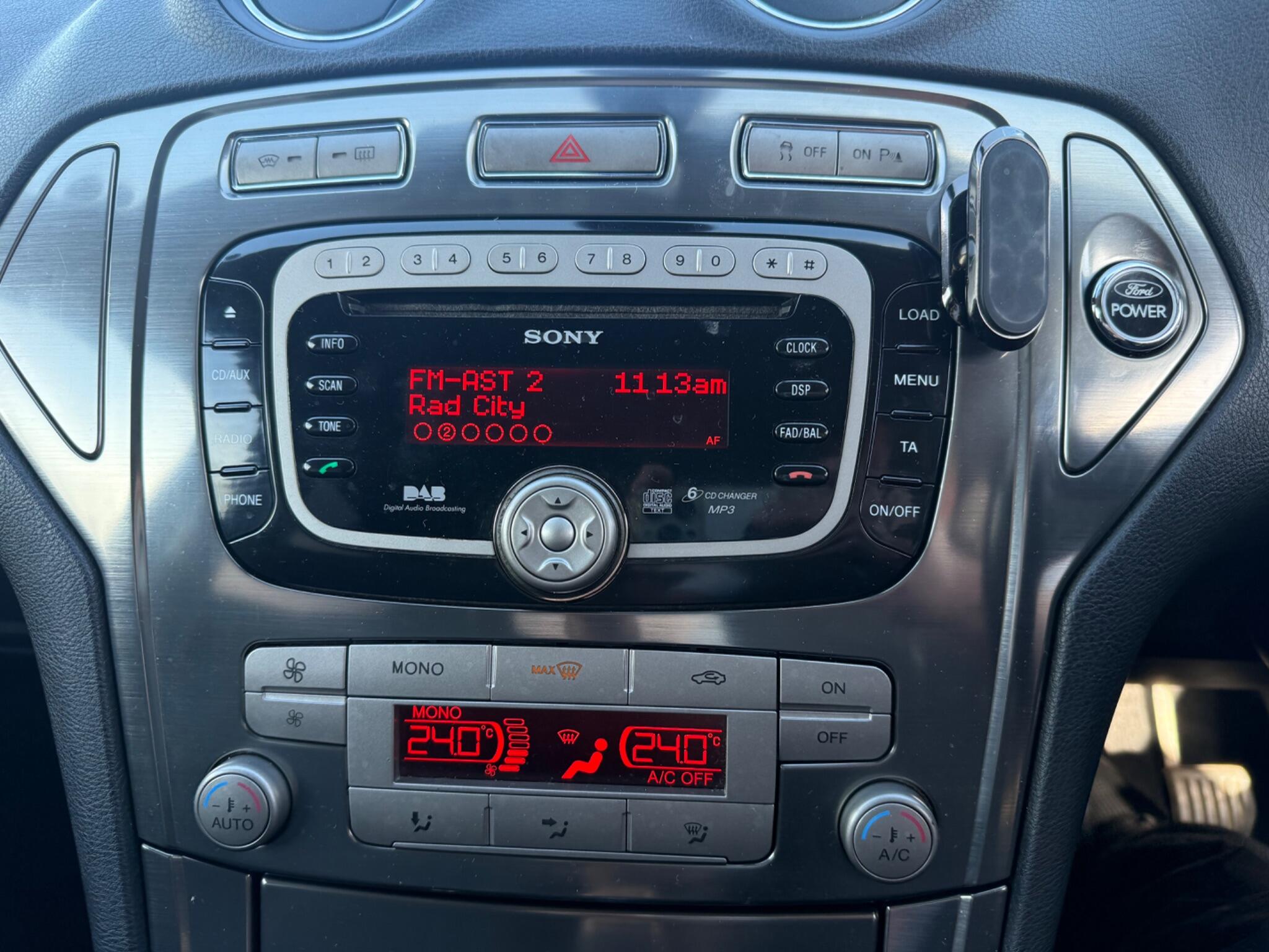 Ford Mondeo - Image 18
