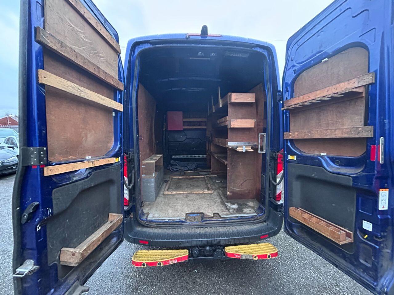 Ford Transit - Image 11