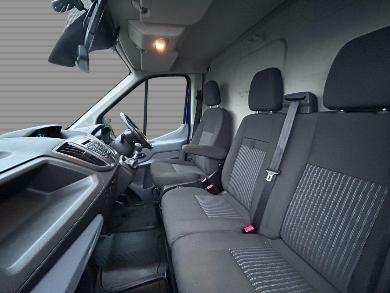 Ford Transit - Image 12
