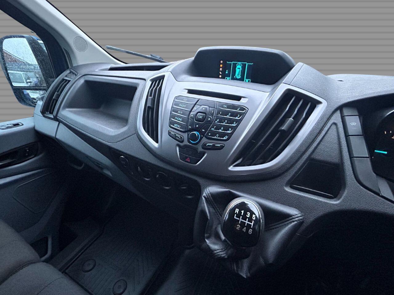 Ford Transit - Image 13