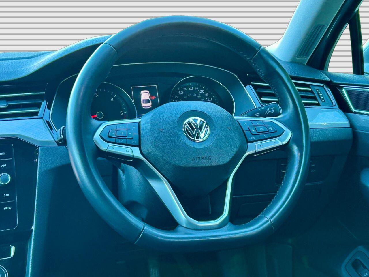Volkswagen Passat - Image 24