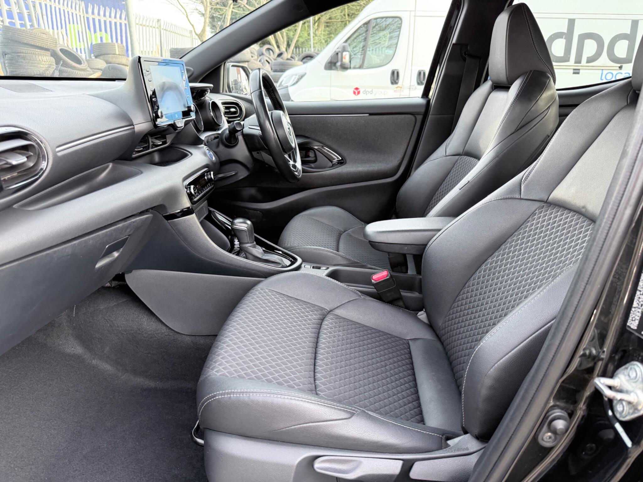 Toyota Yaris - Image 26
