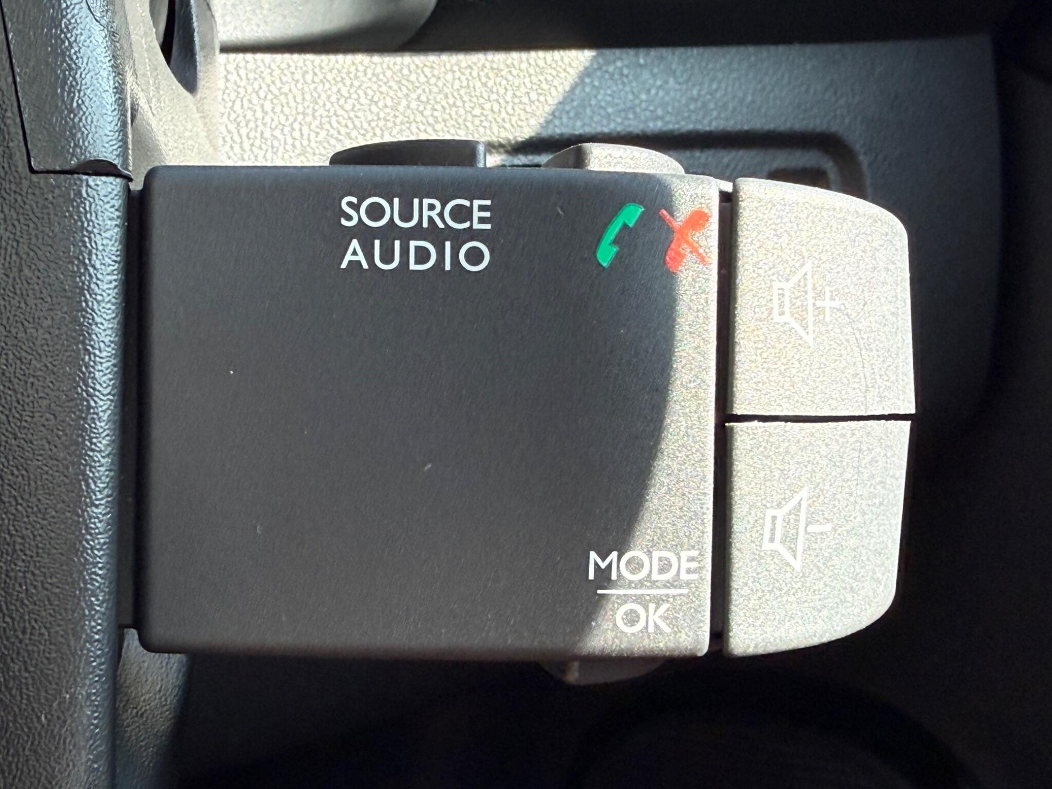 Renault Clio - Image 30