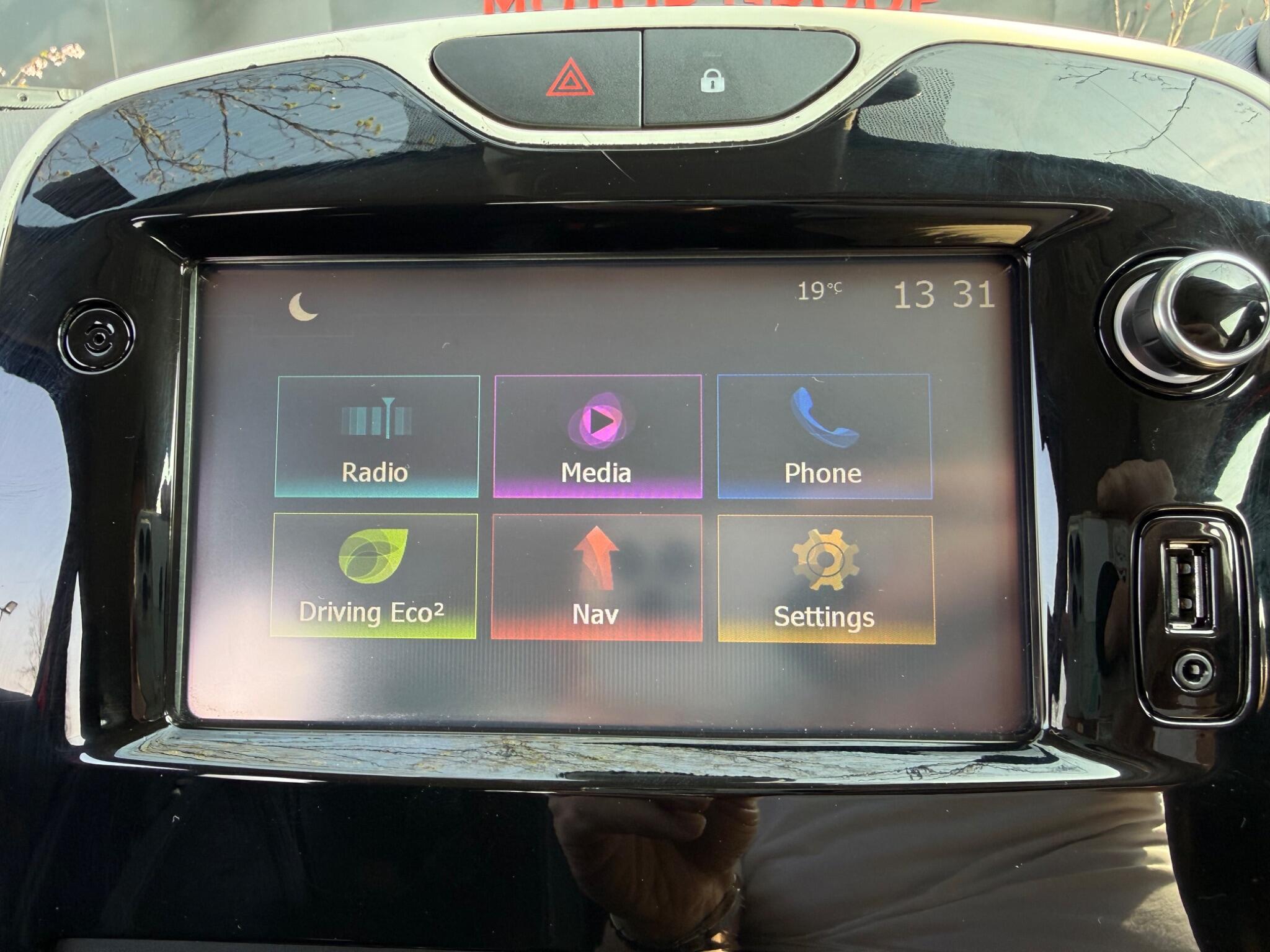 Renault Clio - Image 35