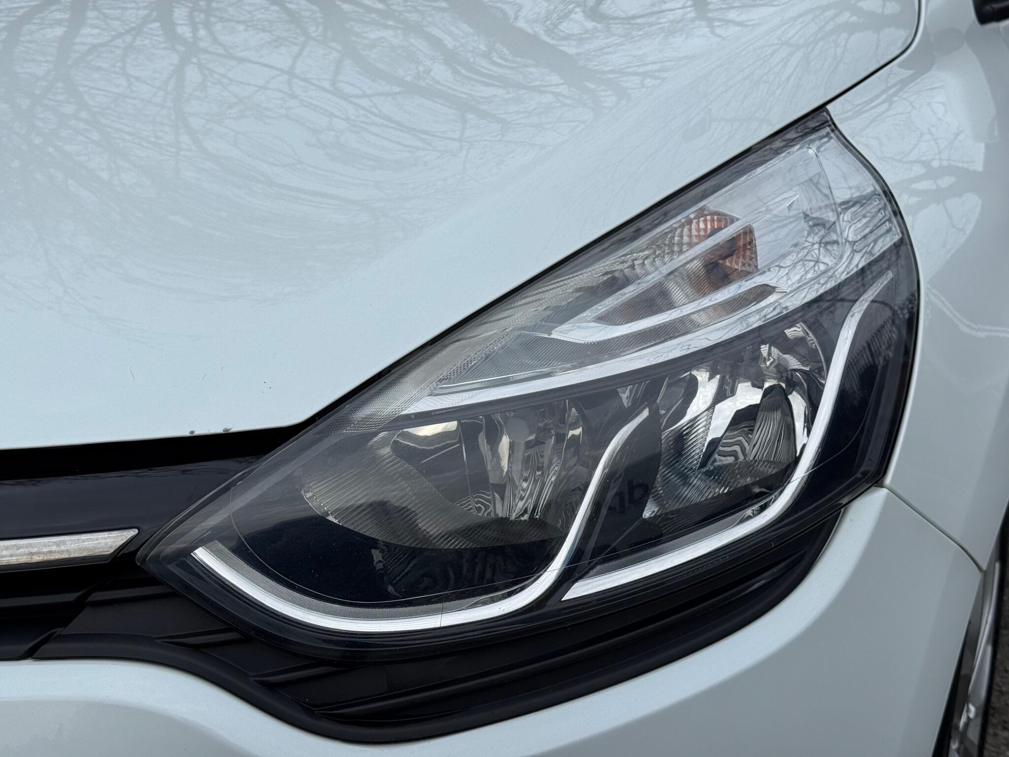 Renault Clio - Image 48