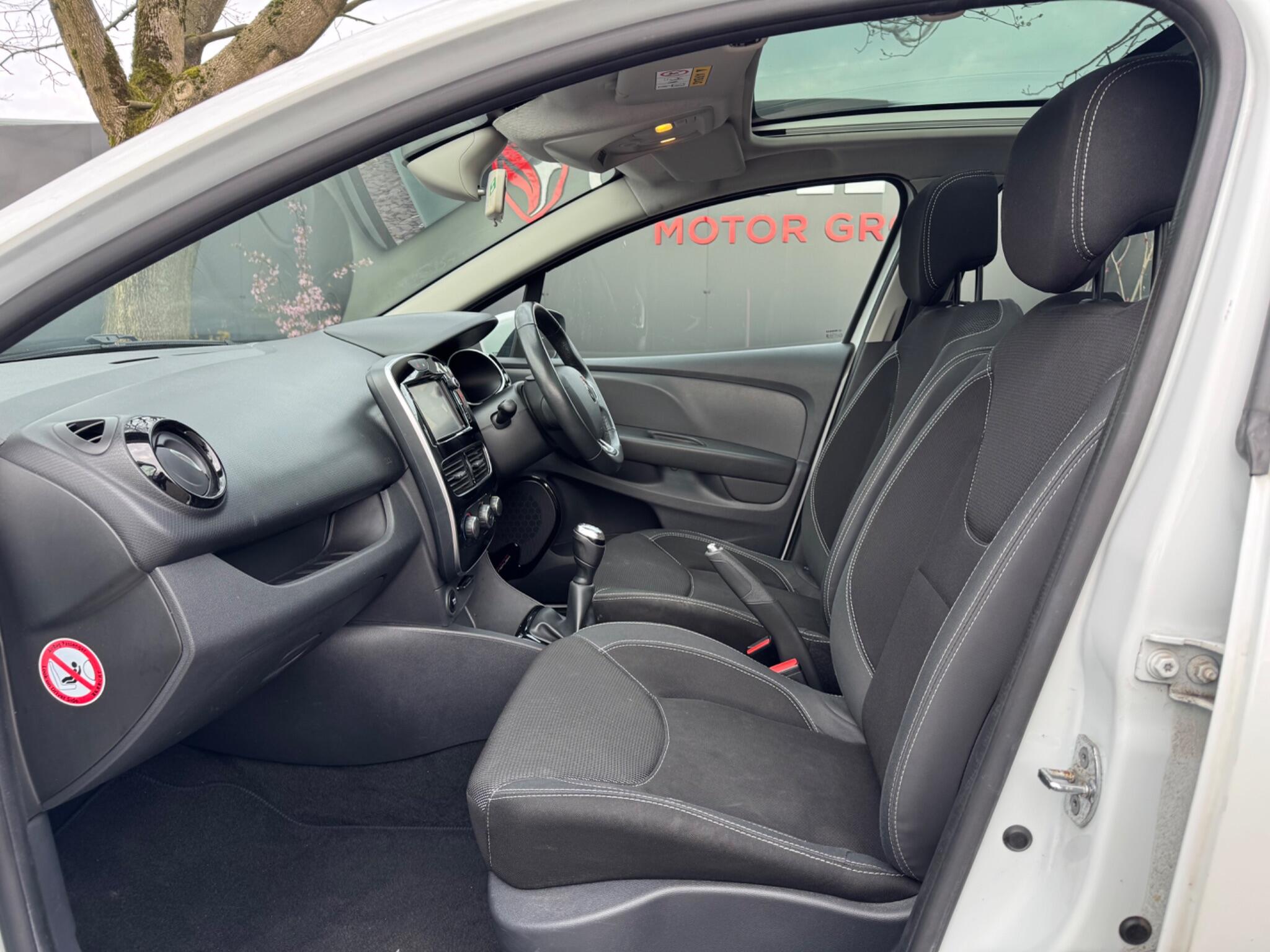 Renault Clio - Image 19