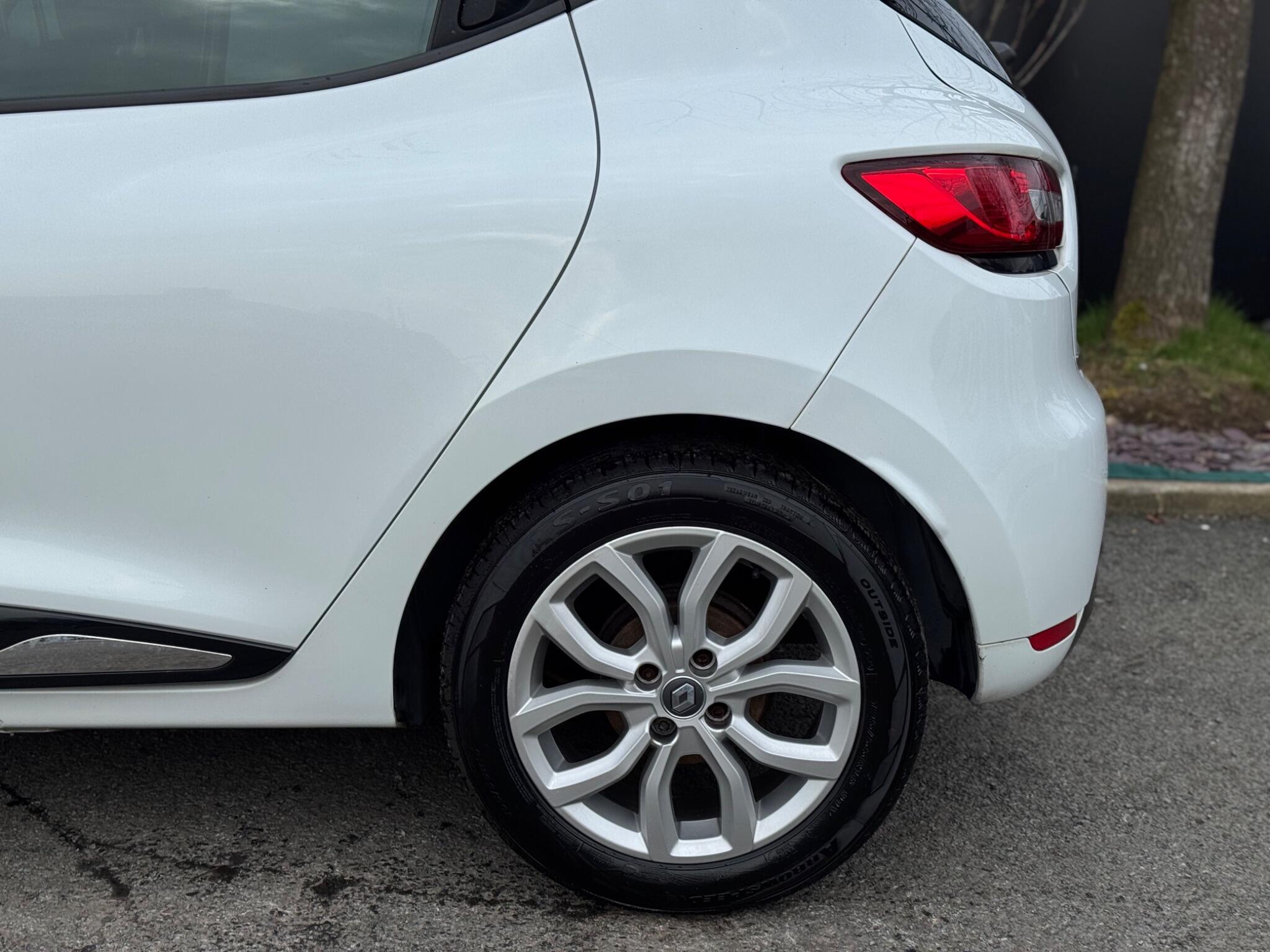 Renault Clio - Image 54