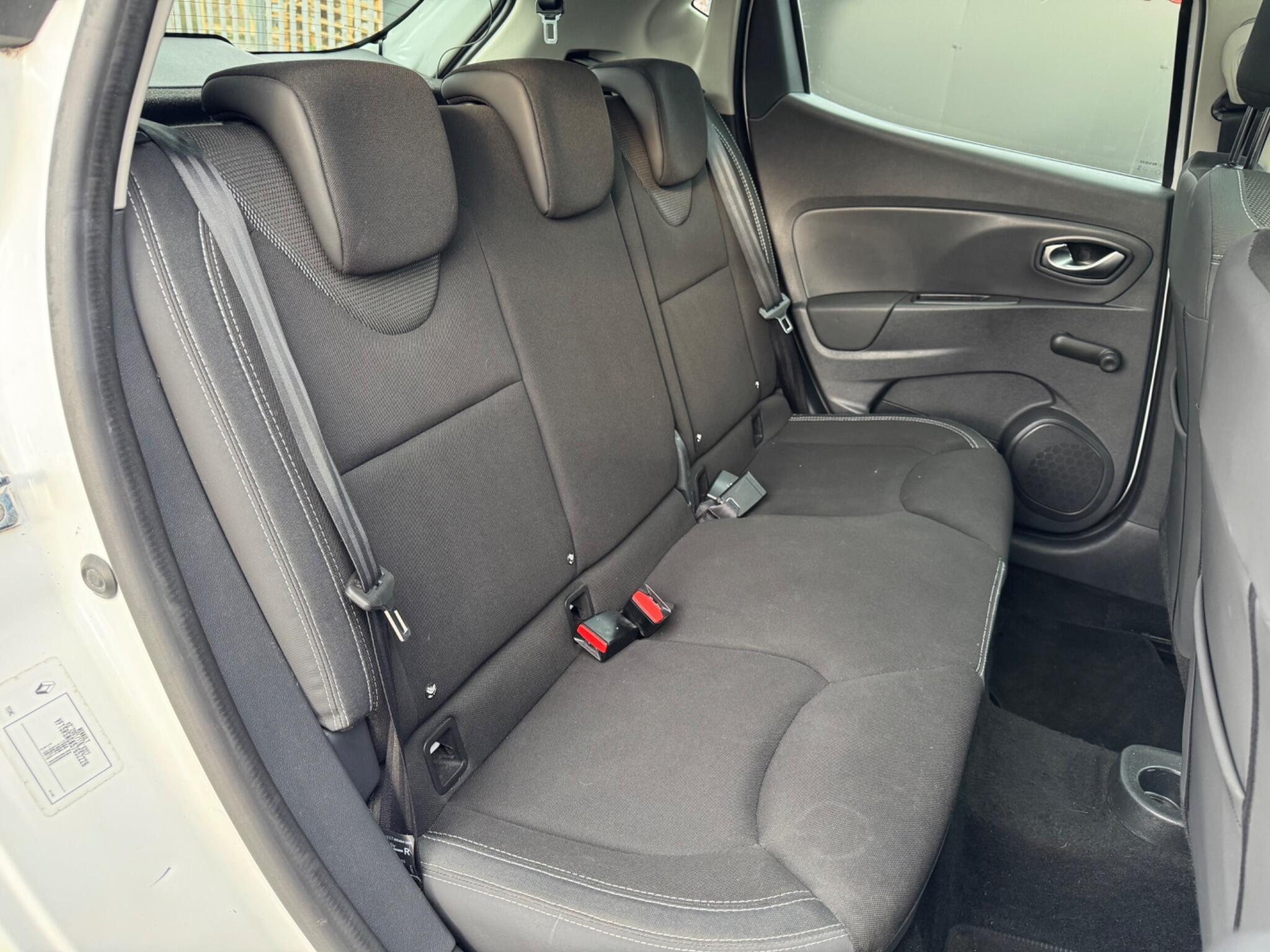 Renault Clio - Image 21