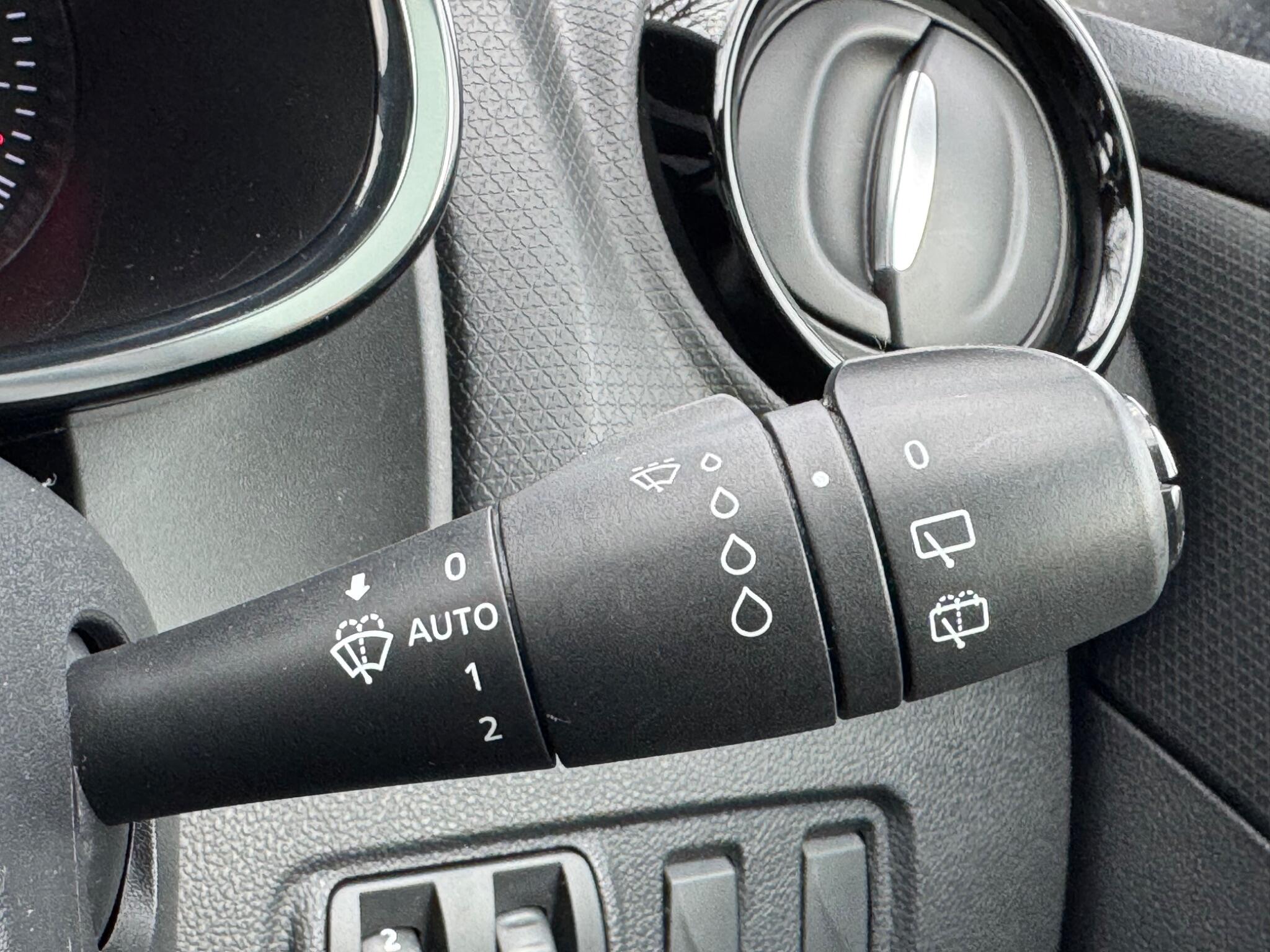 Renault Clio - Image 41