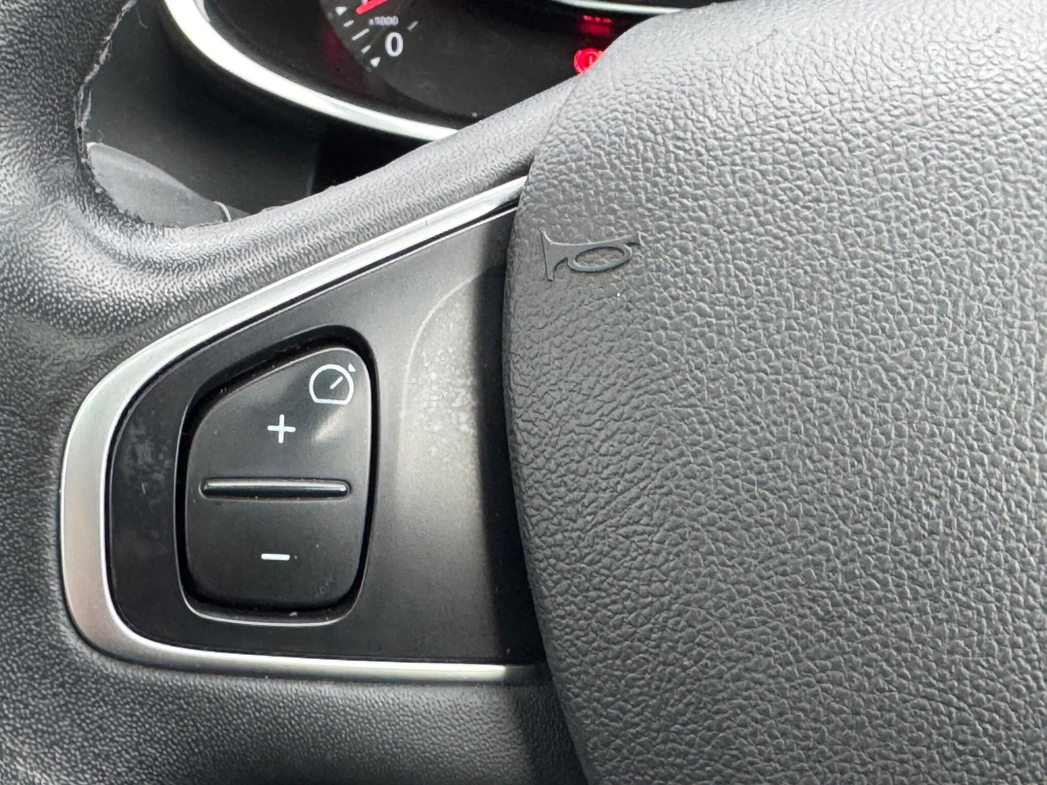 Renault Clio - Image 38