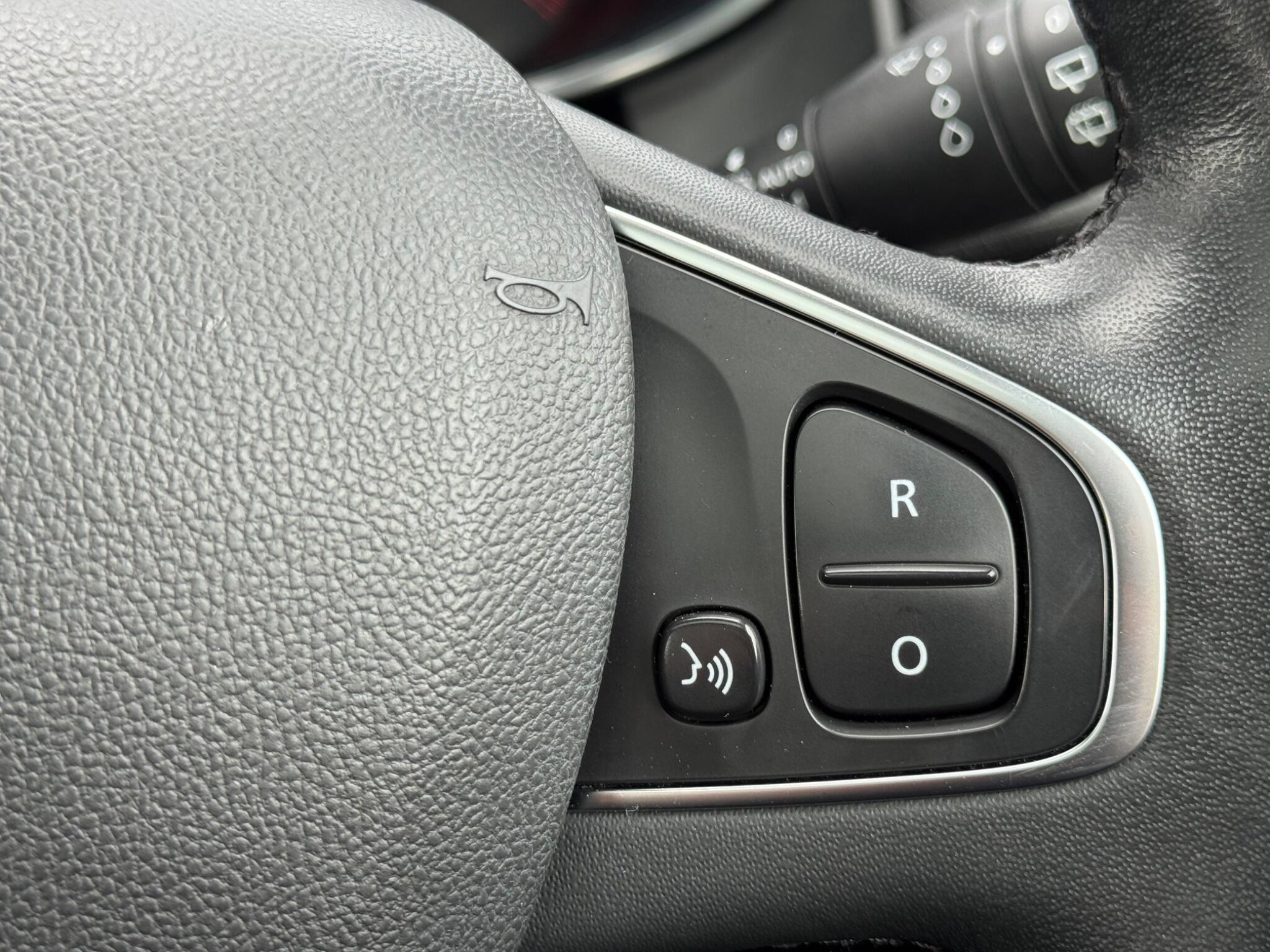 Renault Clio - Image 39