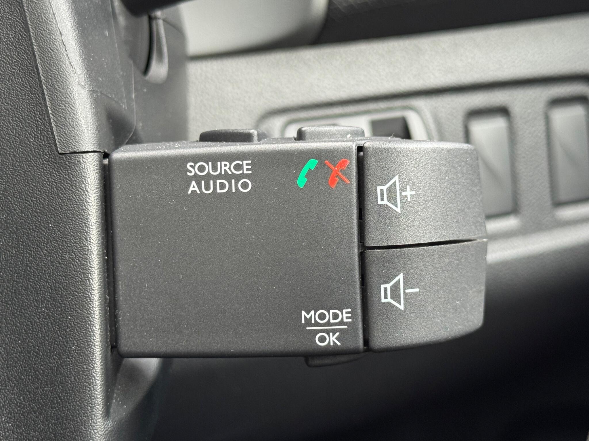 Renault Clio - Image 42