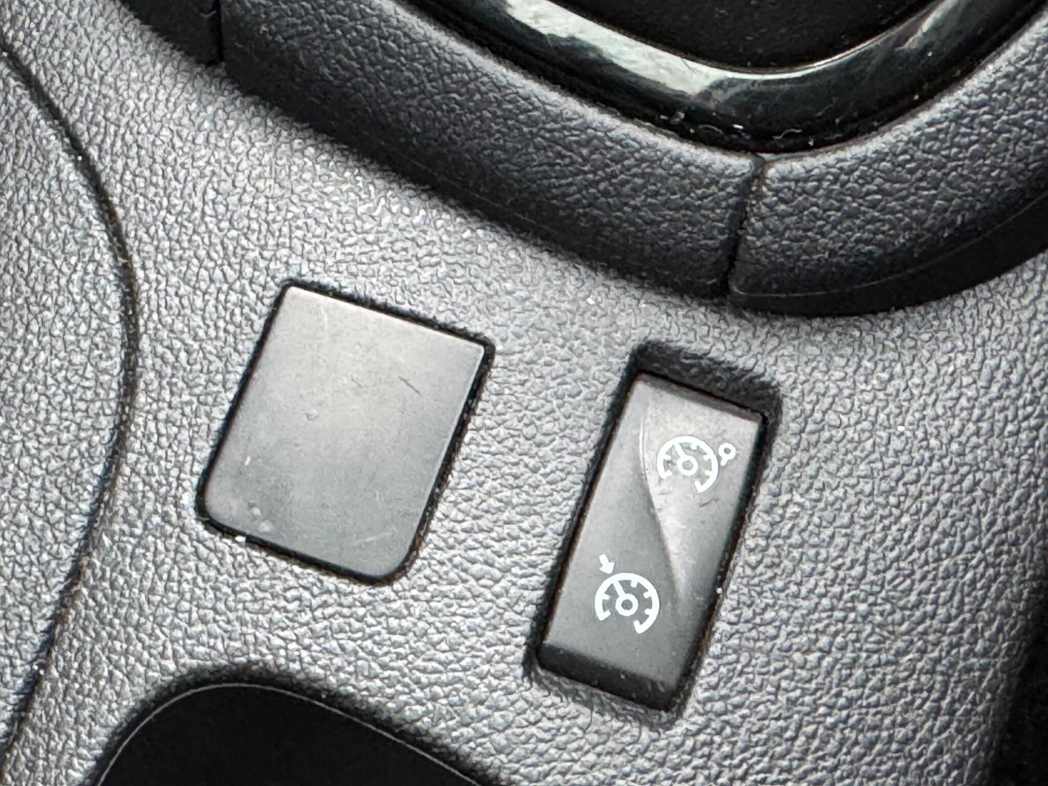 Renault Clio - Image 43