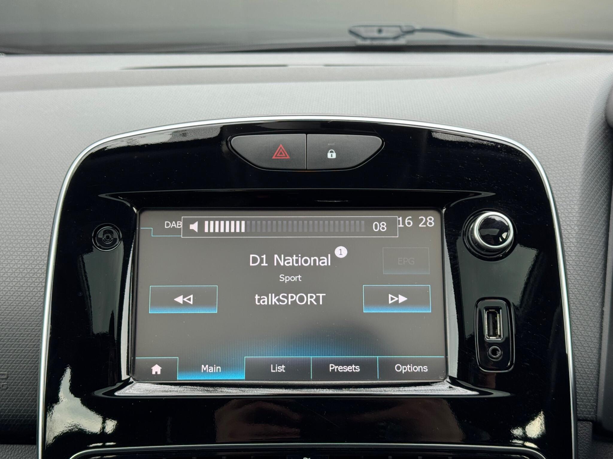 Renault Clio - Image 32