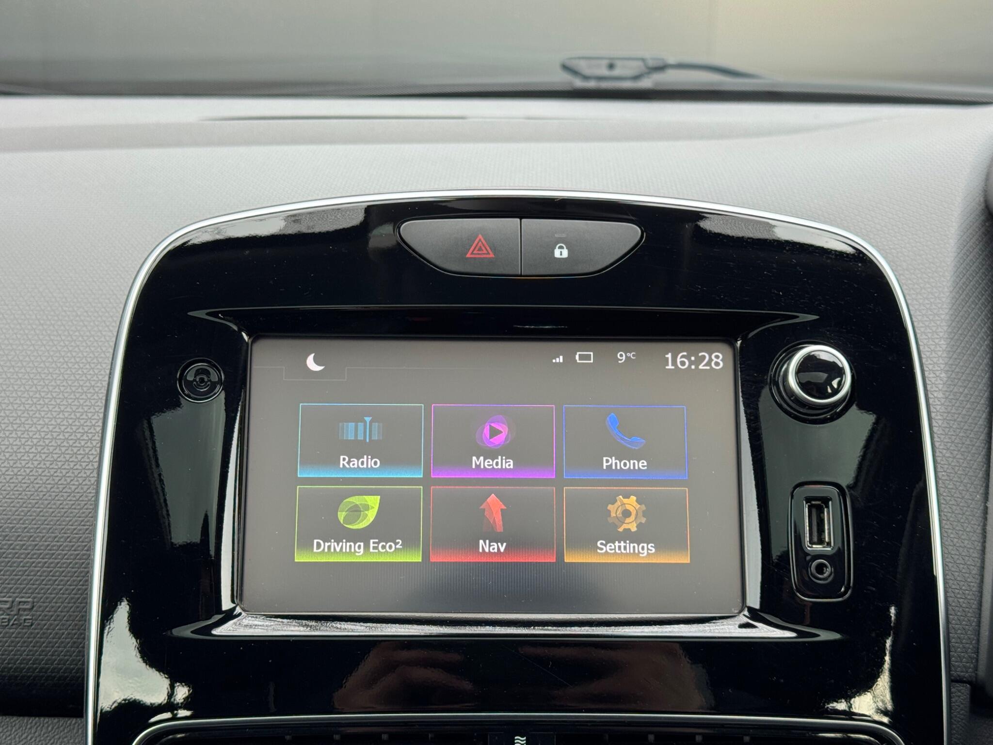 Renault Clio - Image 34