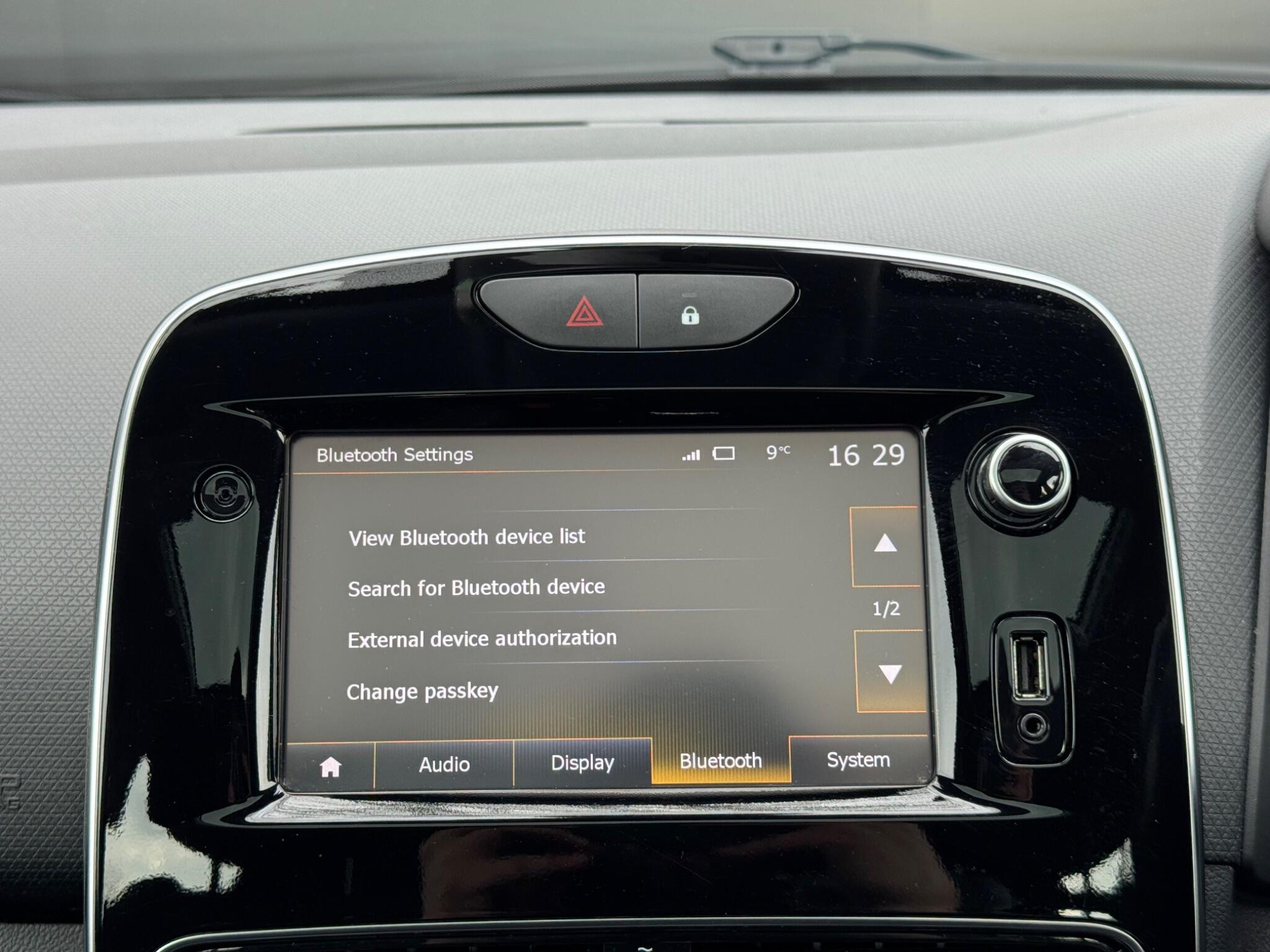Renault Clio - Image 30