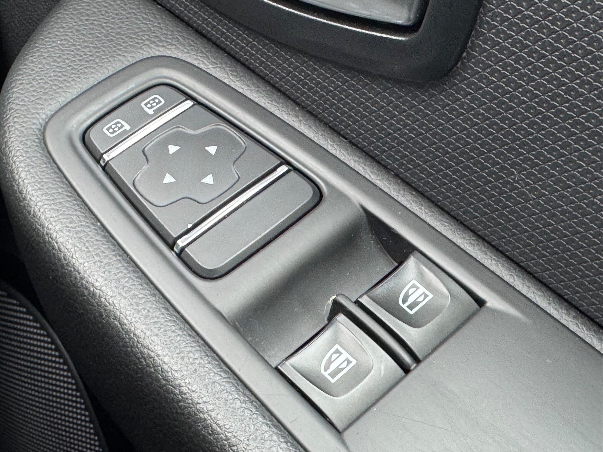 Renault Clio - Image 45