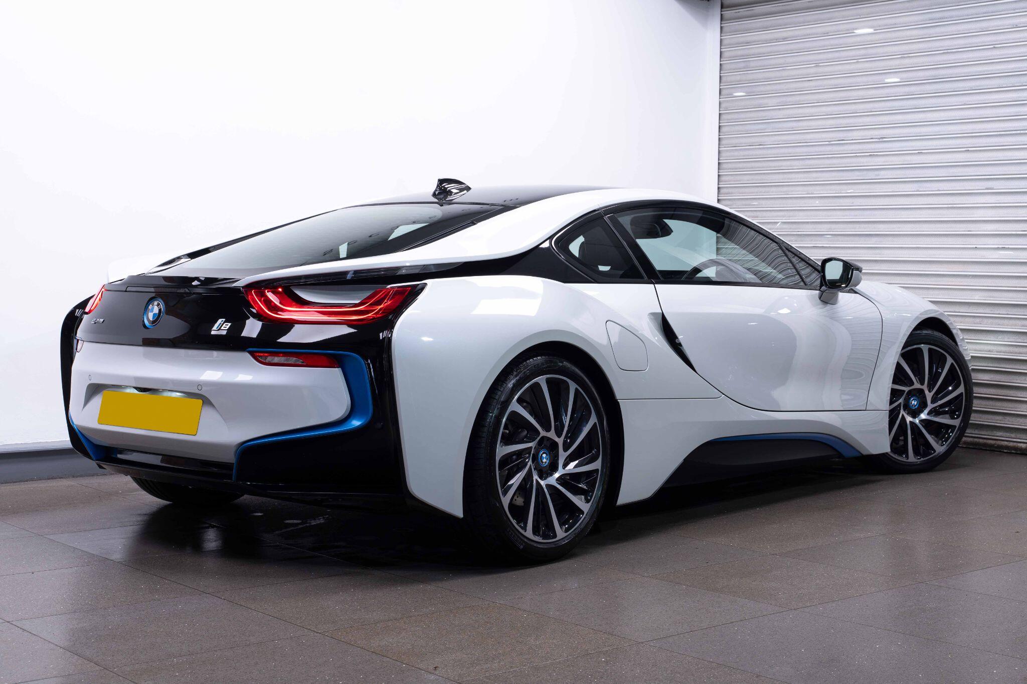 BMW i8 - Image 2