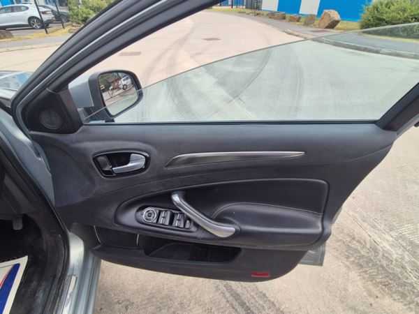 Ford Mondeo - Image 9