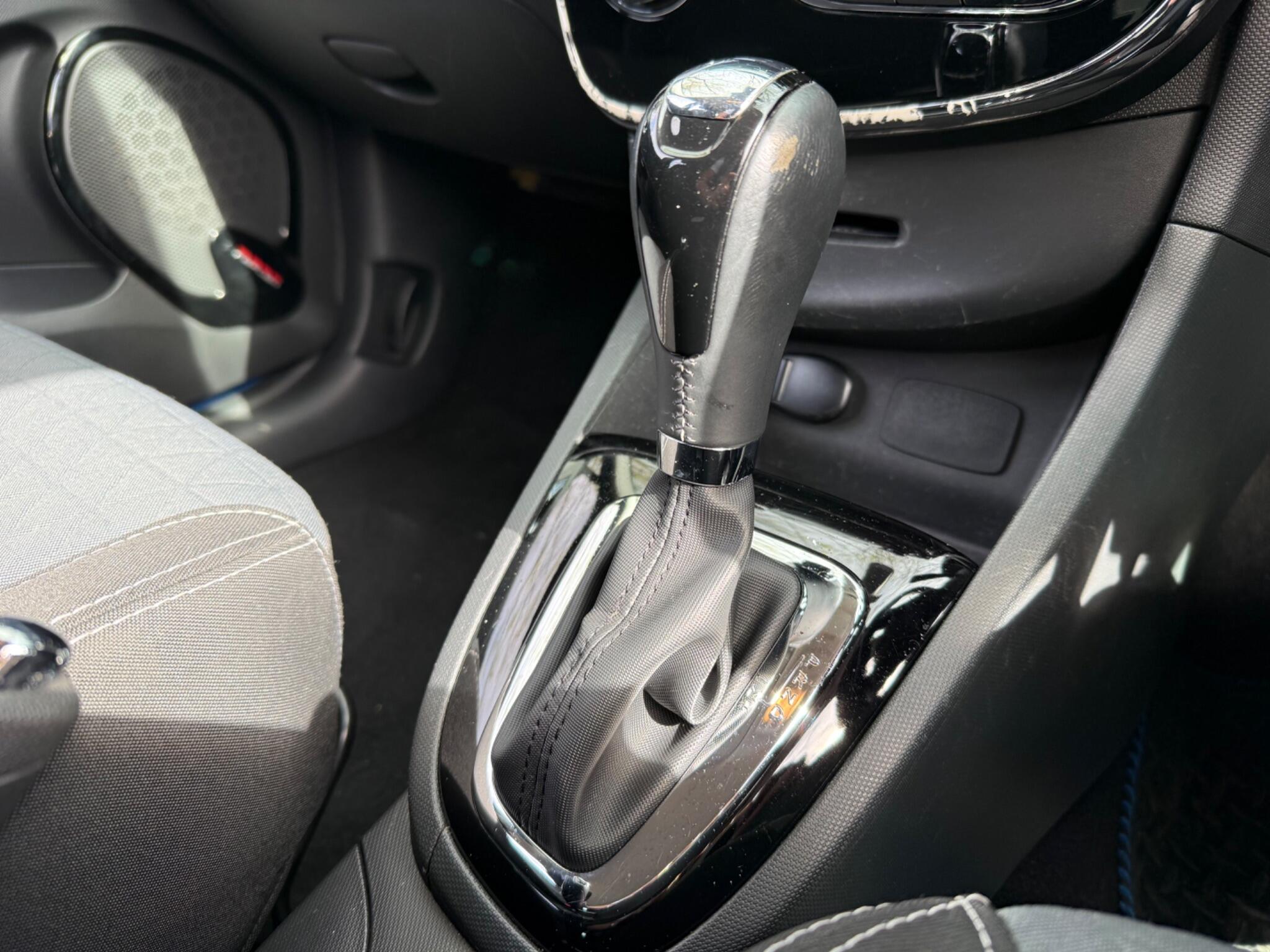 Renault Clio - Image 19